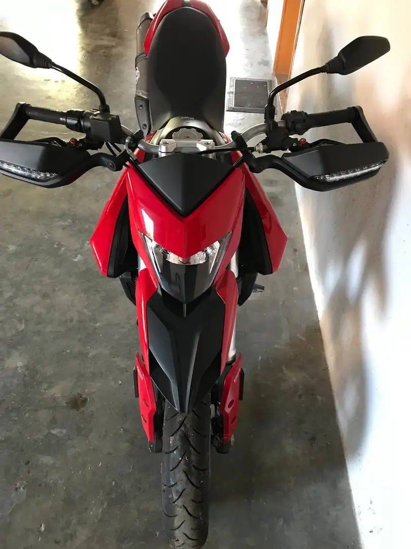 Ducati Hypermotard 939 Red - 2