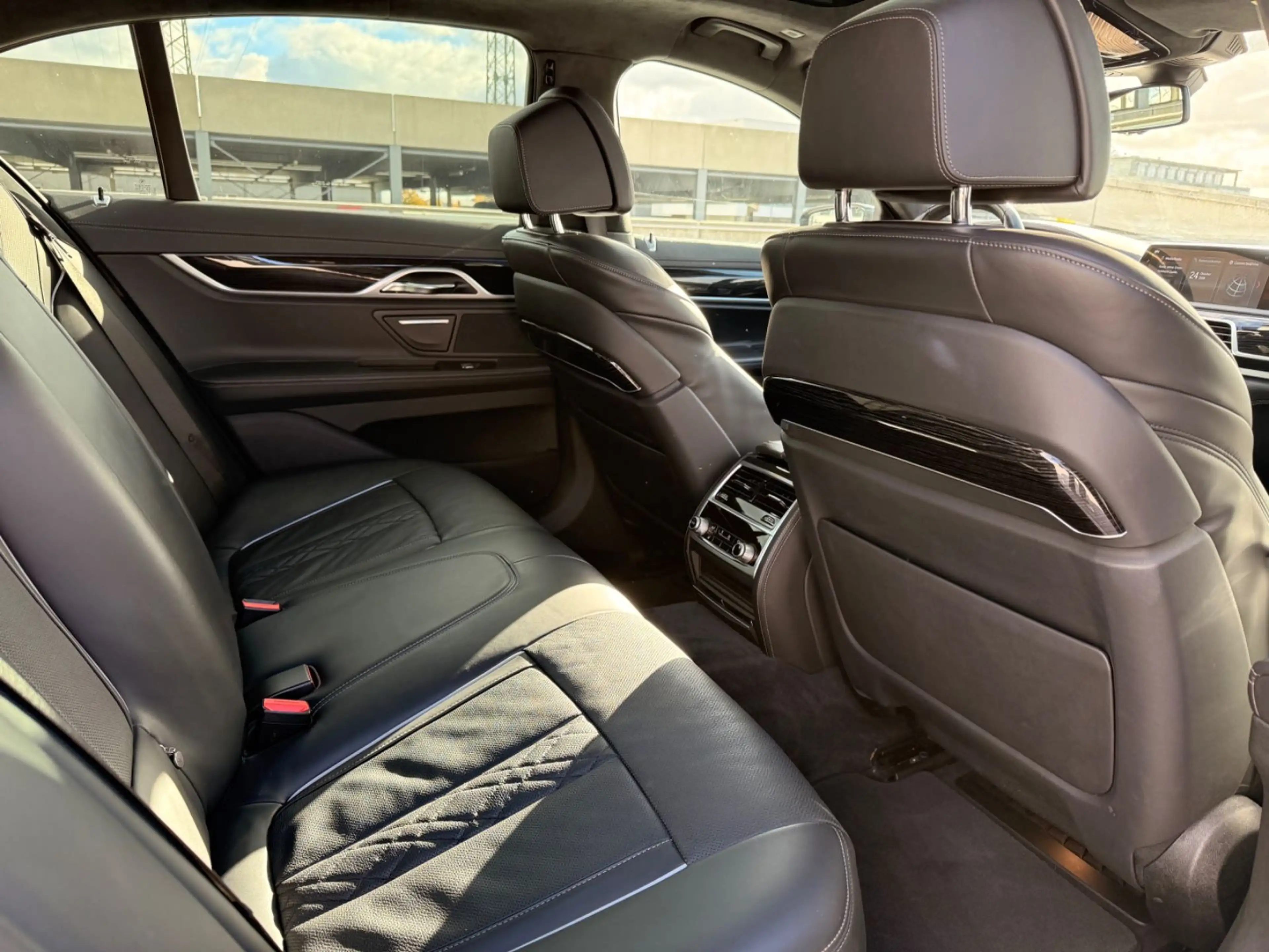 BMW 730 d xDrive M-Paket Pano ACC Massage 21 Zoll — photo 15