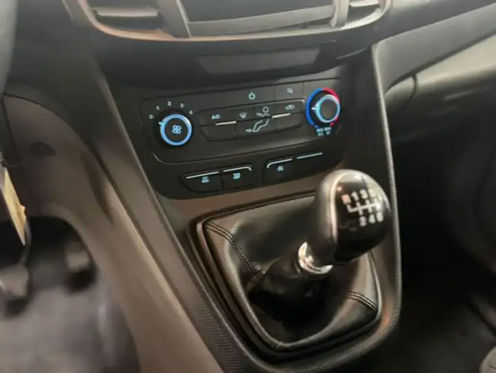Ford Transit Connect 2023, foto 12