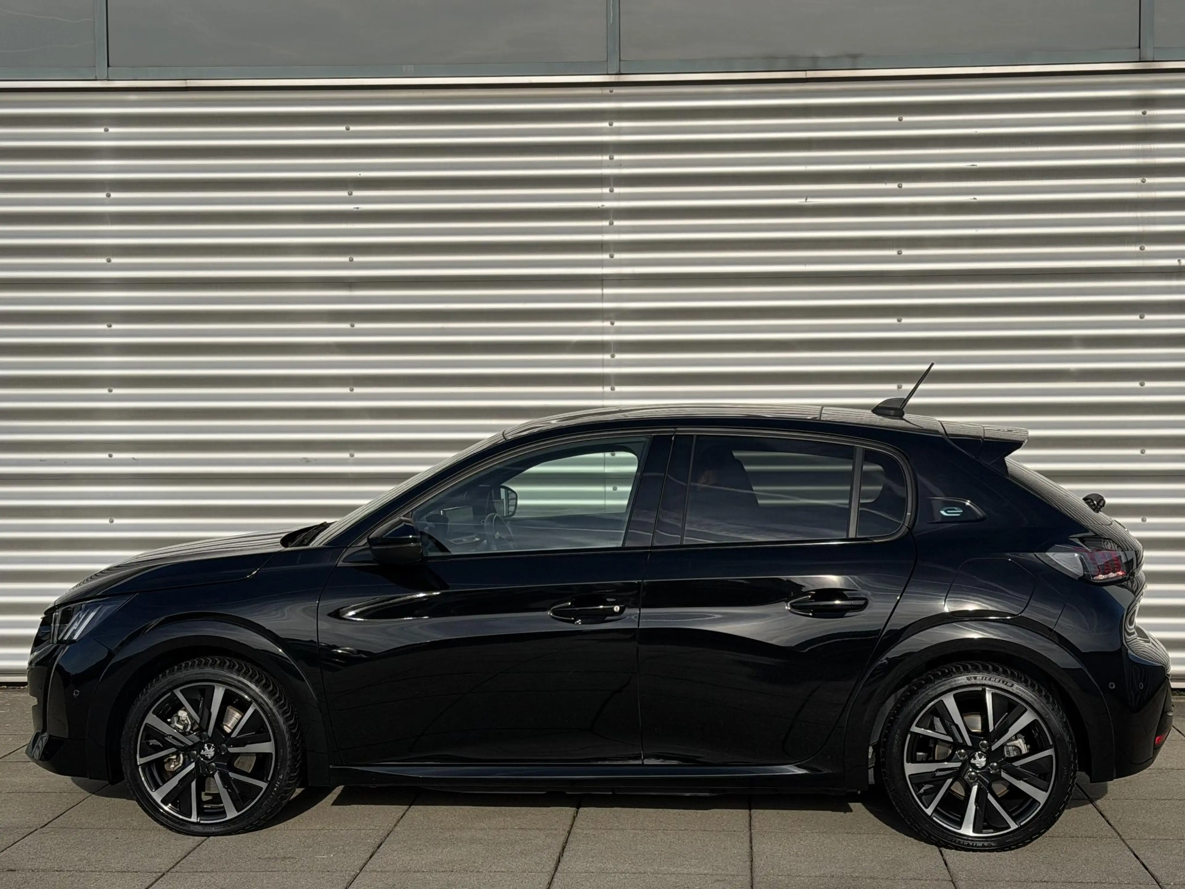 Peugeot e-208 EV GT 350 50 kWh Navigatie | Camera | Panorama Dak — photo 6