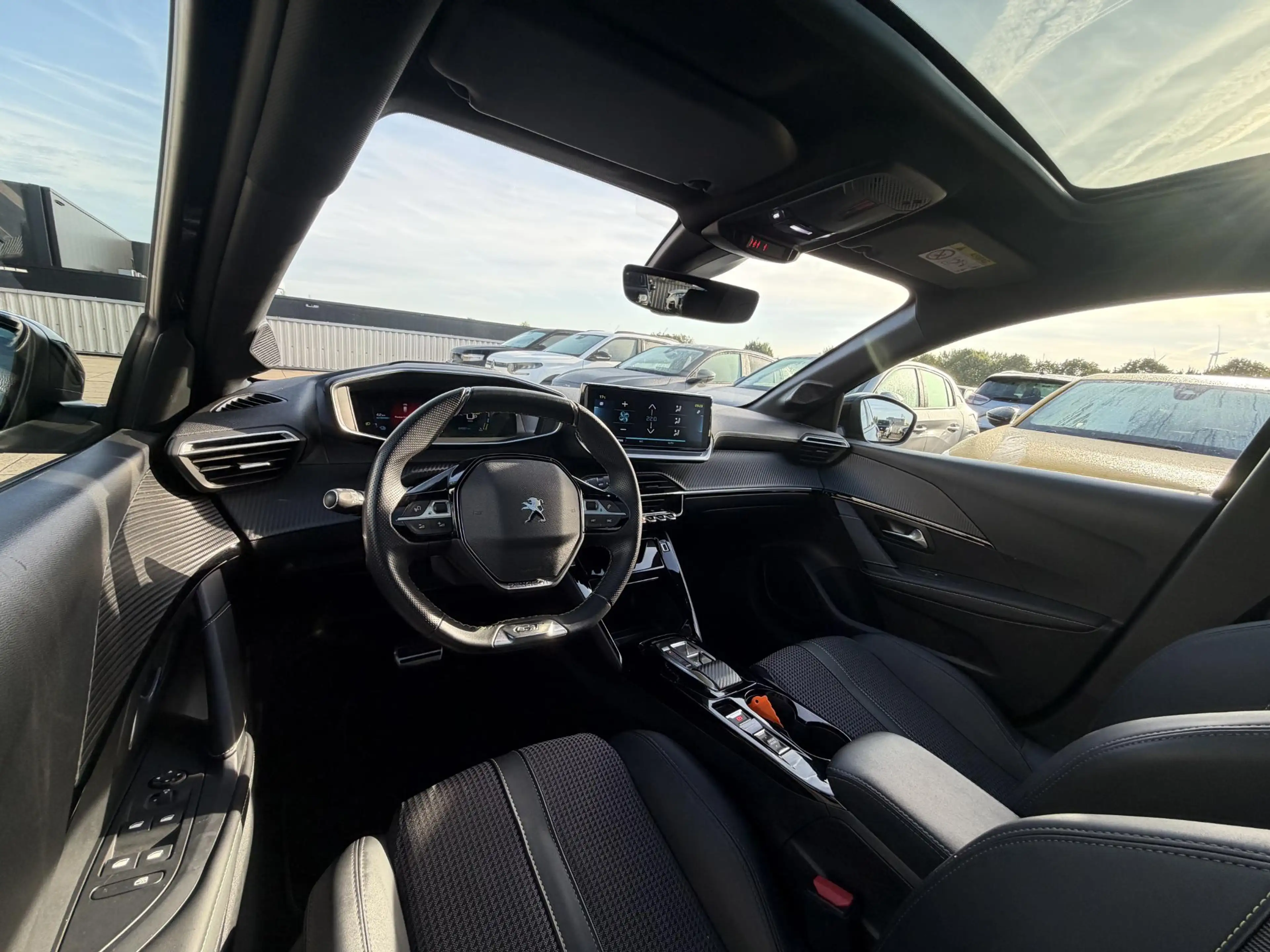 Peugeot e-208 EV GT 350 50 kWh Navigatie | Camera | Panorama Dak — photo 10