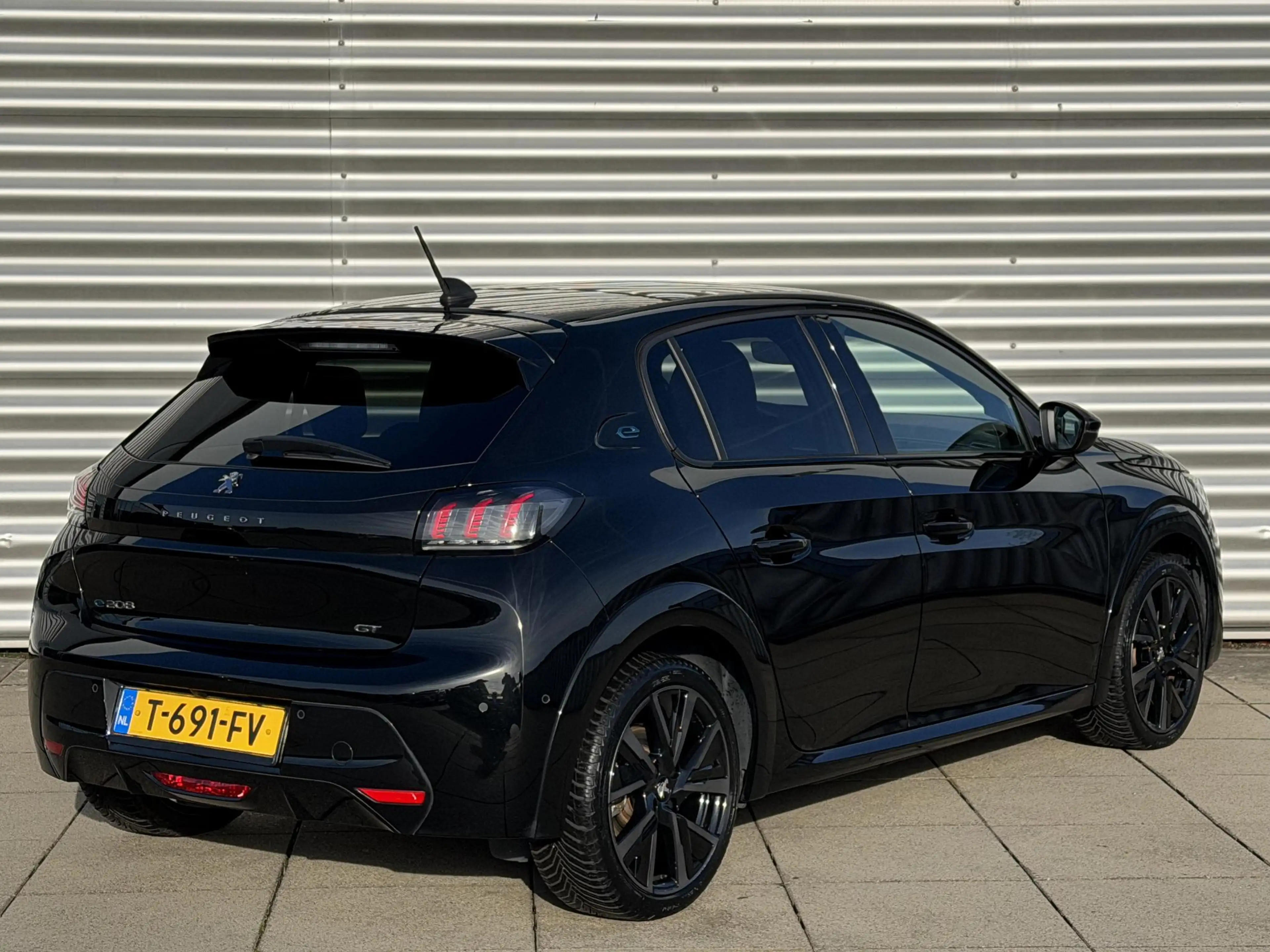 Peugeot e-208 EV GT 350 50 kWh Navigatie | Camera | Panorama Dak — photo 4