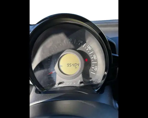 Peugeot 108 view 9