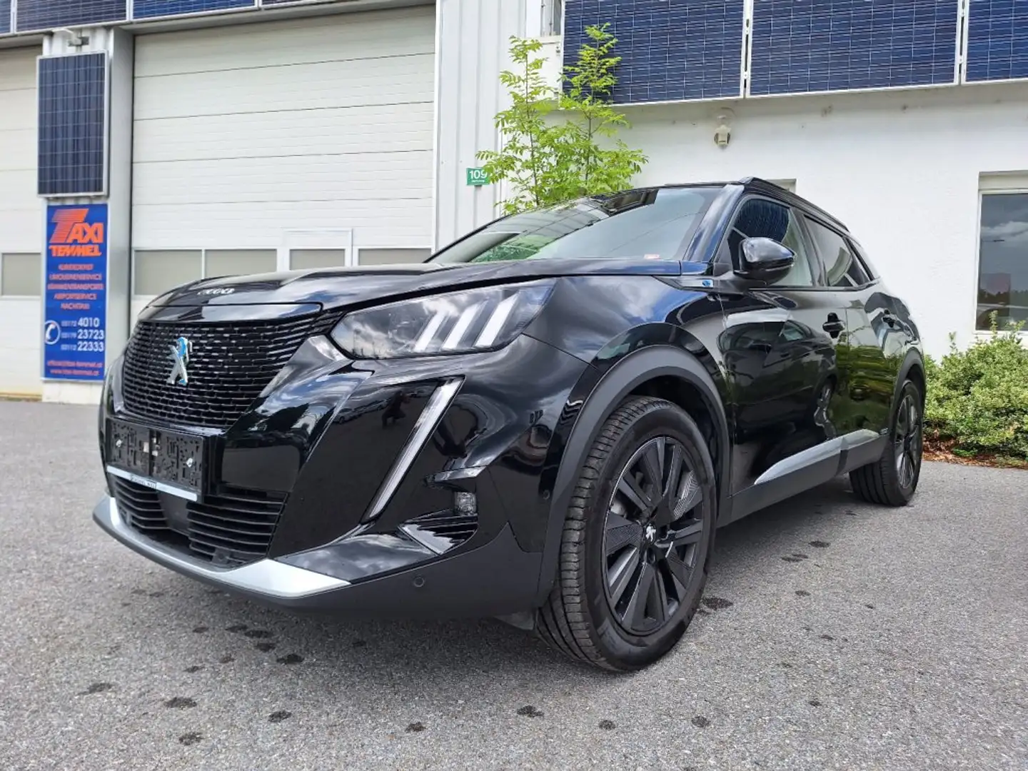 Peugeot e-2008 50kWh GT Pack Schwarz - 2