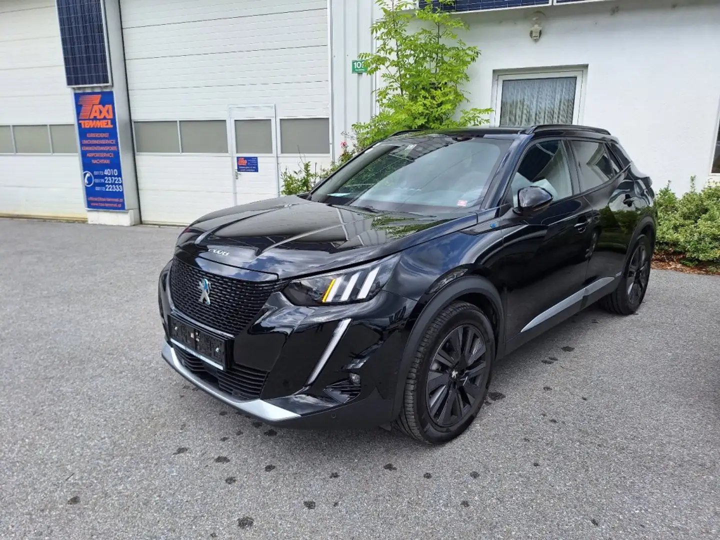 Peugeot e-2008 50kWh GT Pack Schwarz - 1