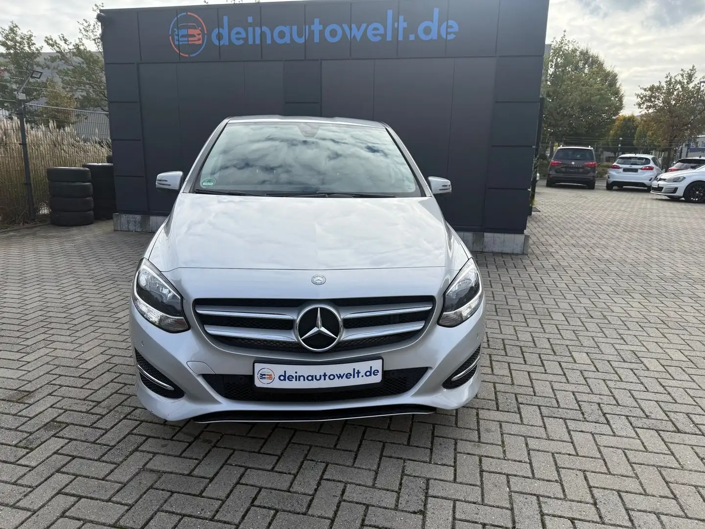 Mercedes-Benz B 180 B -Klasse*Navi*Automatik Silber - 2