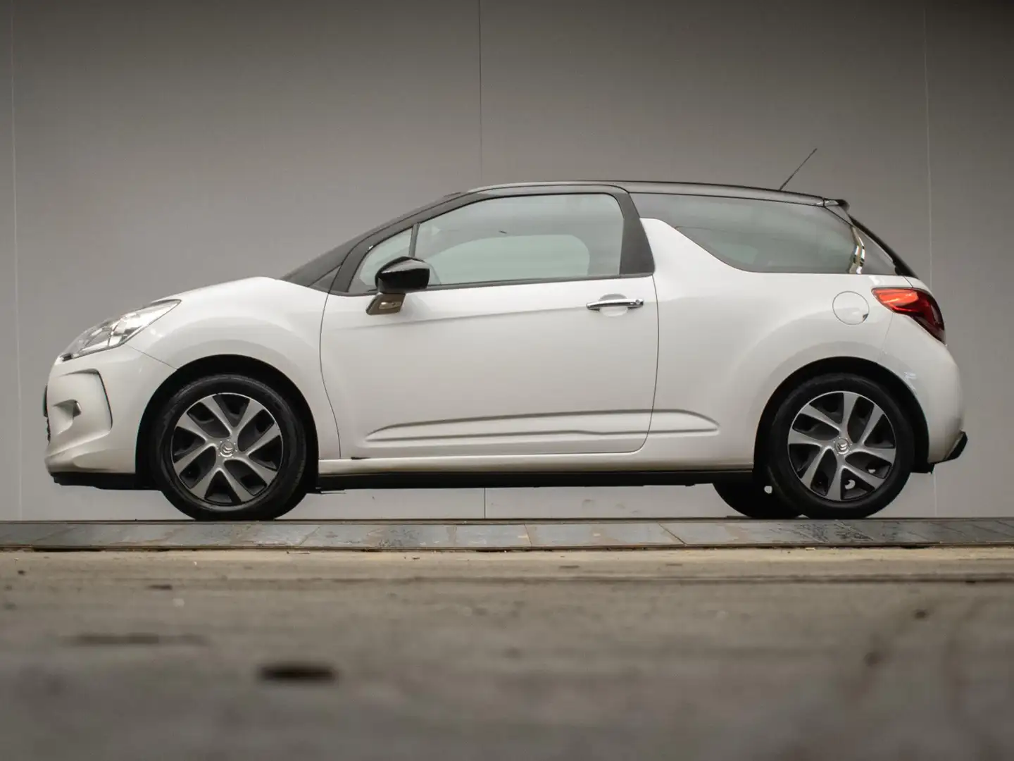 Citroen DS3 1.6 e-HDi So Chic Sport (CLIMATE,CRUISE,ELEKTRISCH Wit - 1