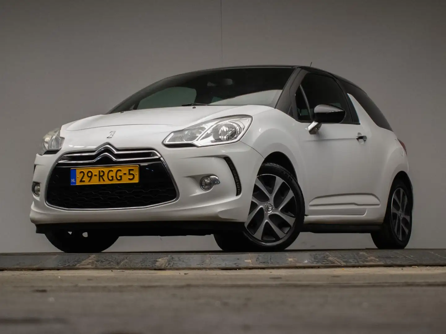 Citroen DS3 1.6 e-HDi So Chic Sport (CLIMATE,CRUISE,ELEKTRISCH Wit - 2