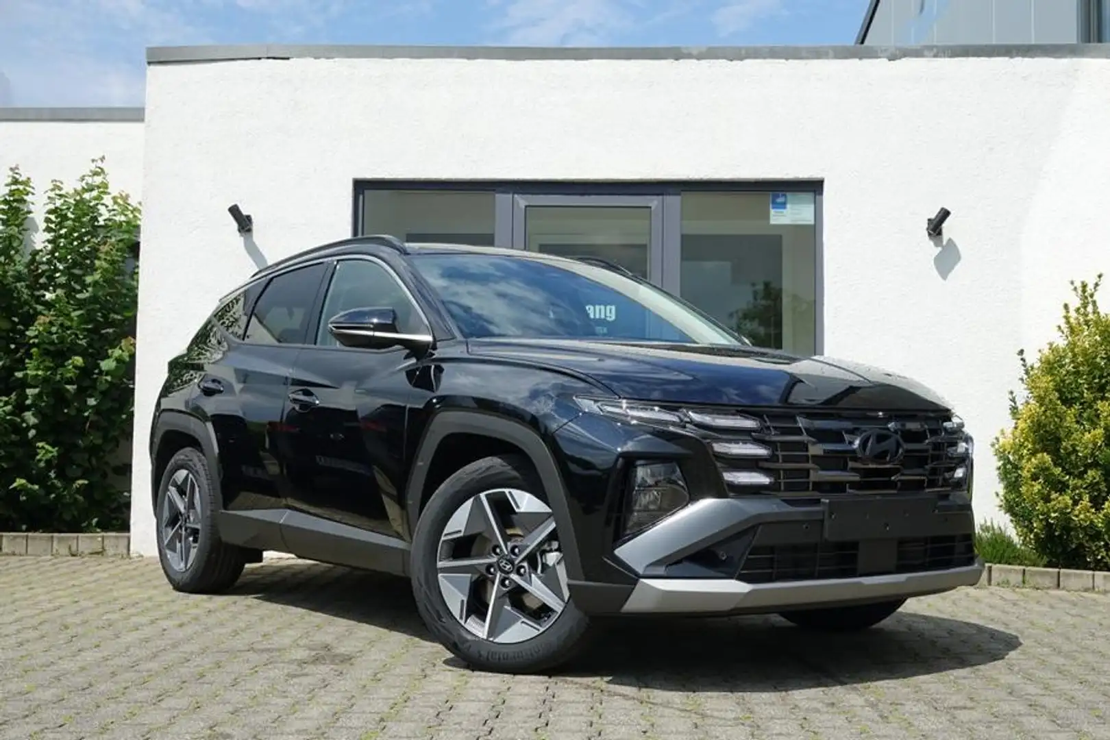 Hyundai TUCSON TREND 48V DCT +Panorama-Glas-Schiebedach! Schwarz - 1