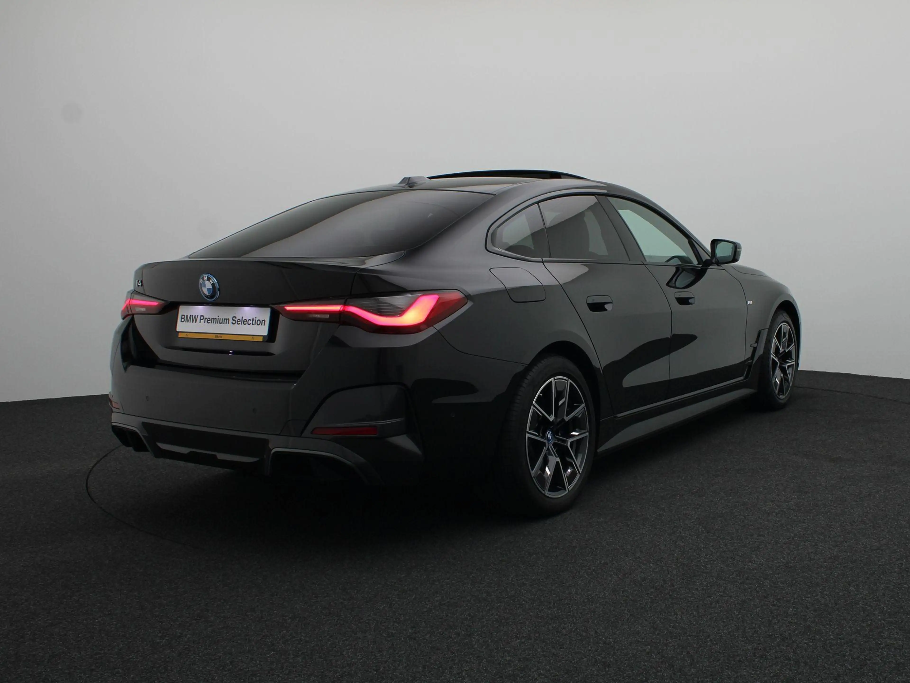 BMW i4 eDrive35 High Executive | M Sportpakket | Safety P — photo 2