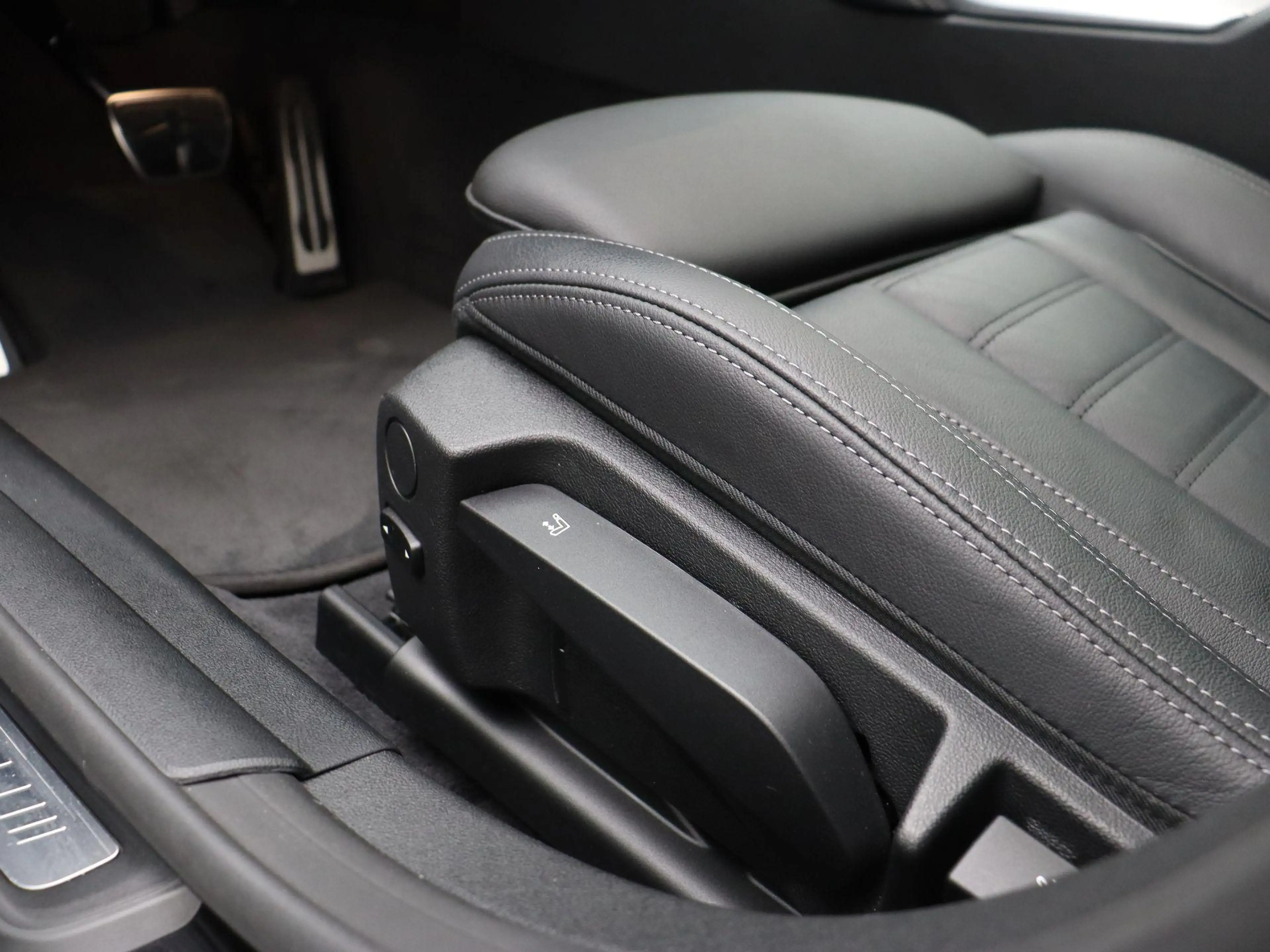 BMW i4 eDrive35 High Executive | M Sportpakket | Safety P — photo 13