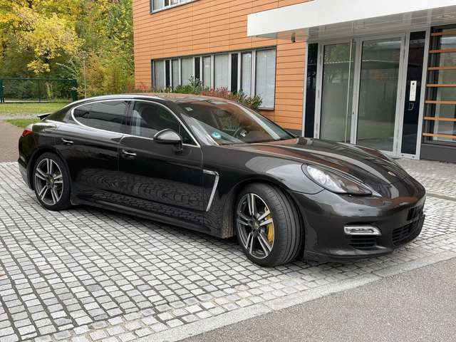 Porsche Panamera Turbo, dunkelbraun metallic, Vollausstattung