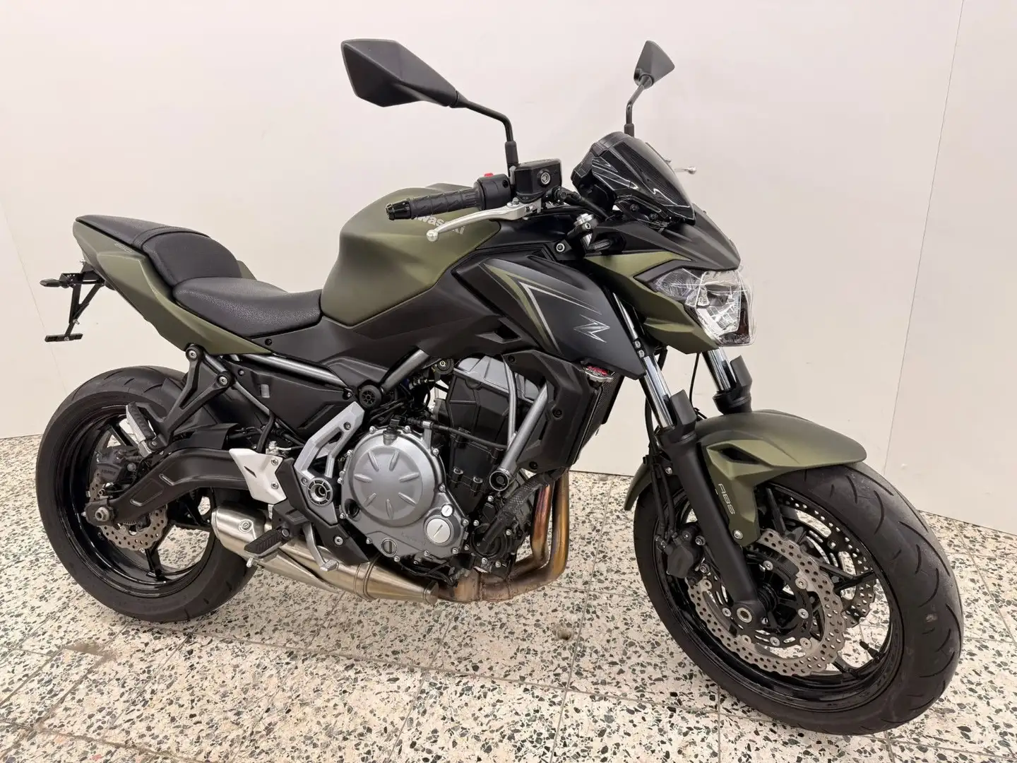 Kawasaki Z 650 ABS ER650H 1.Hand Inspektion NEU Verde - 1