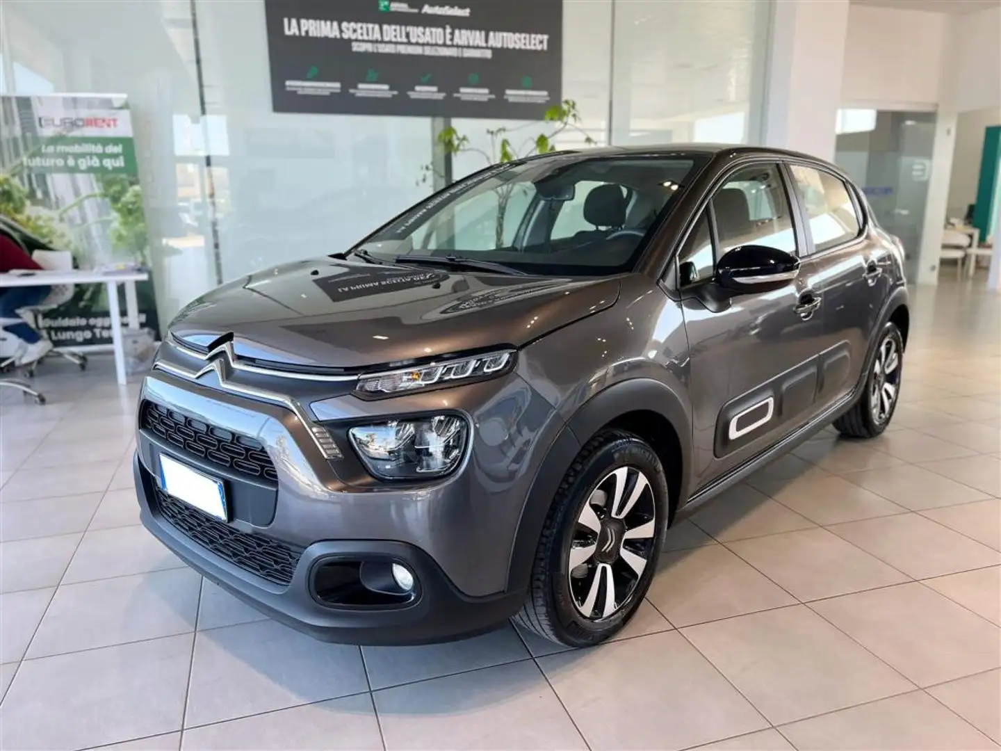 Citroen C3 1.2 PureTech Shine 81 cv 36 mei di garanzia Grigio - 1