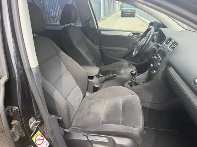 Volkswagen Golf view 9