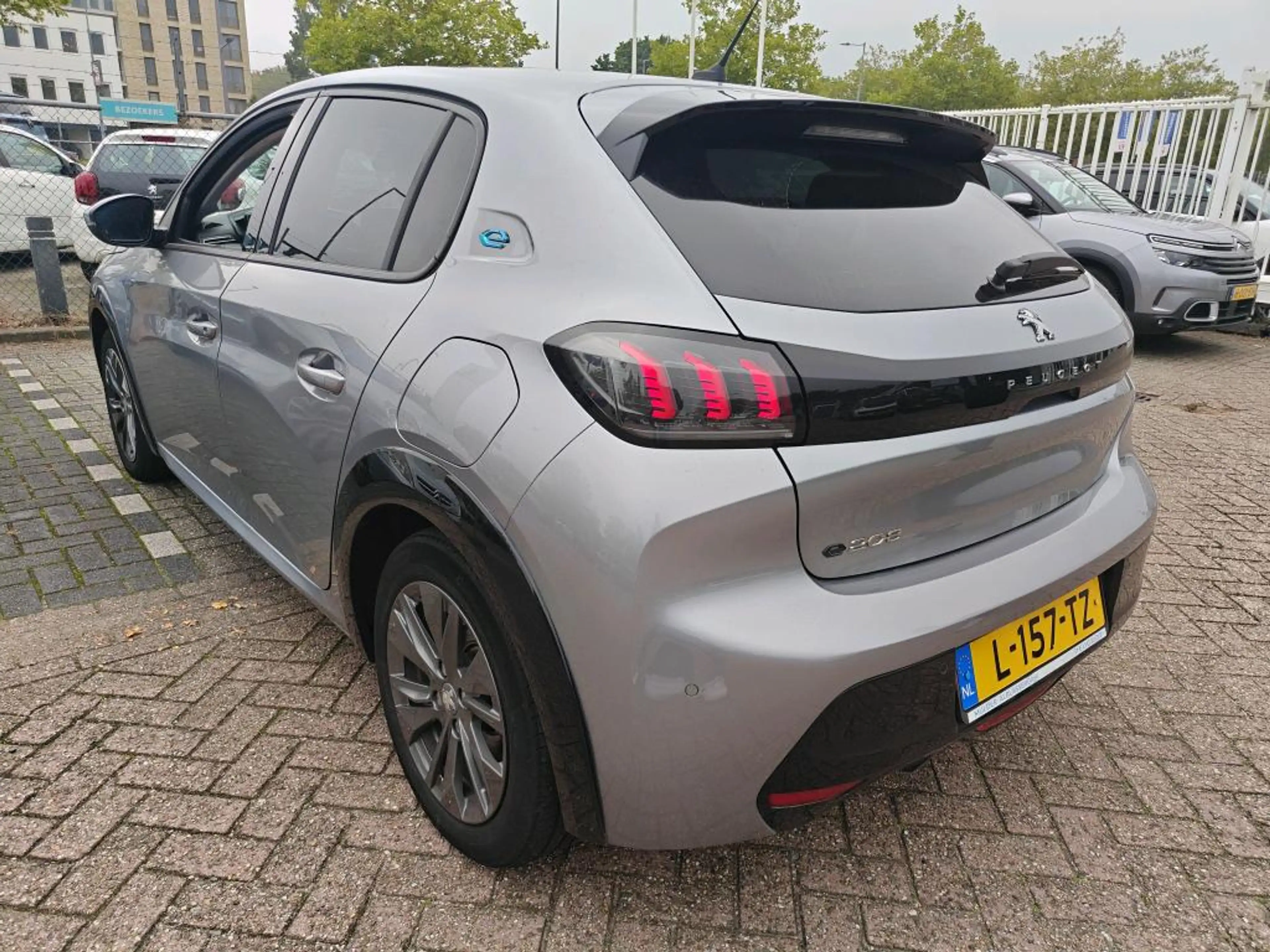 Peugeot e-208 EV Allure Pack 50 kWh | Fase 3 laden | SOH 86,94% — photo 3