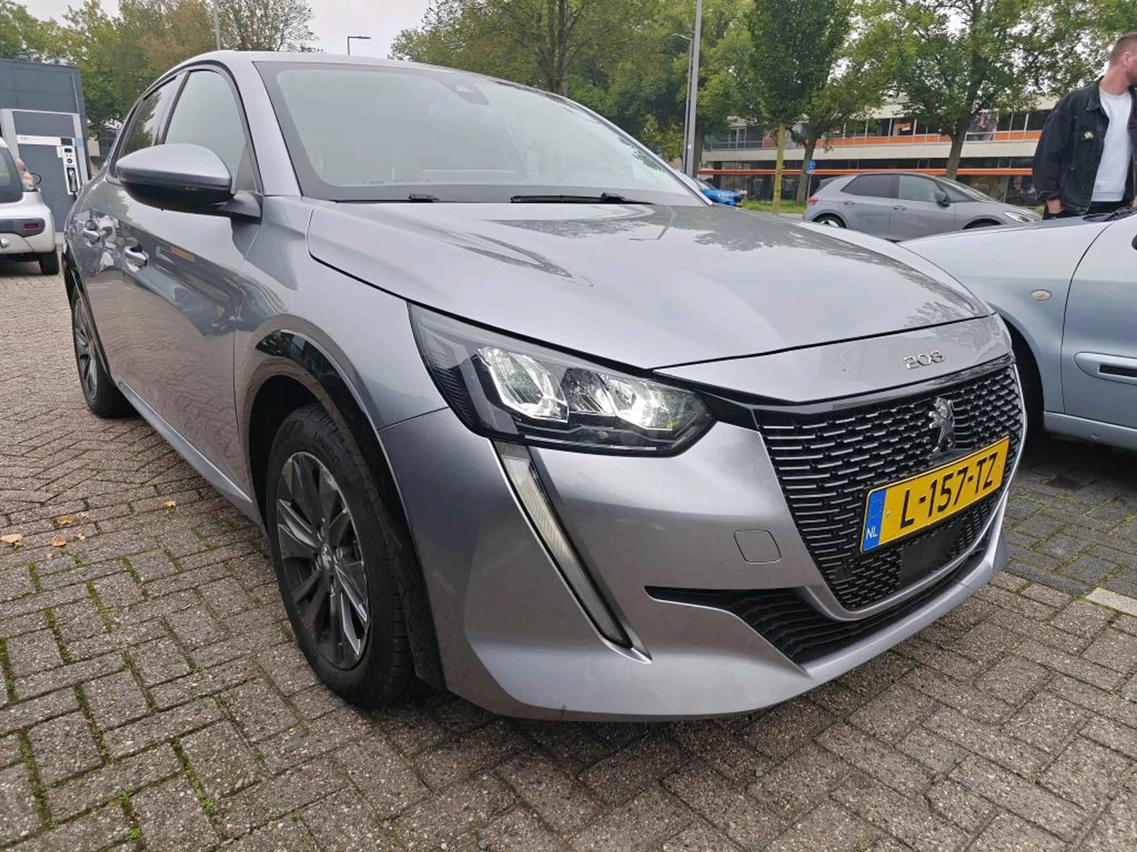 Peugeot e-208 EV Allure Pack 50 kWh | Fase 3 laden | SOH 86,94% — photo 2