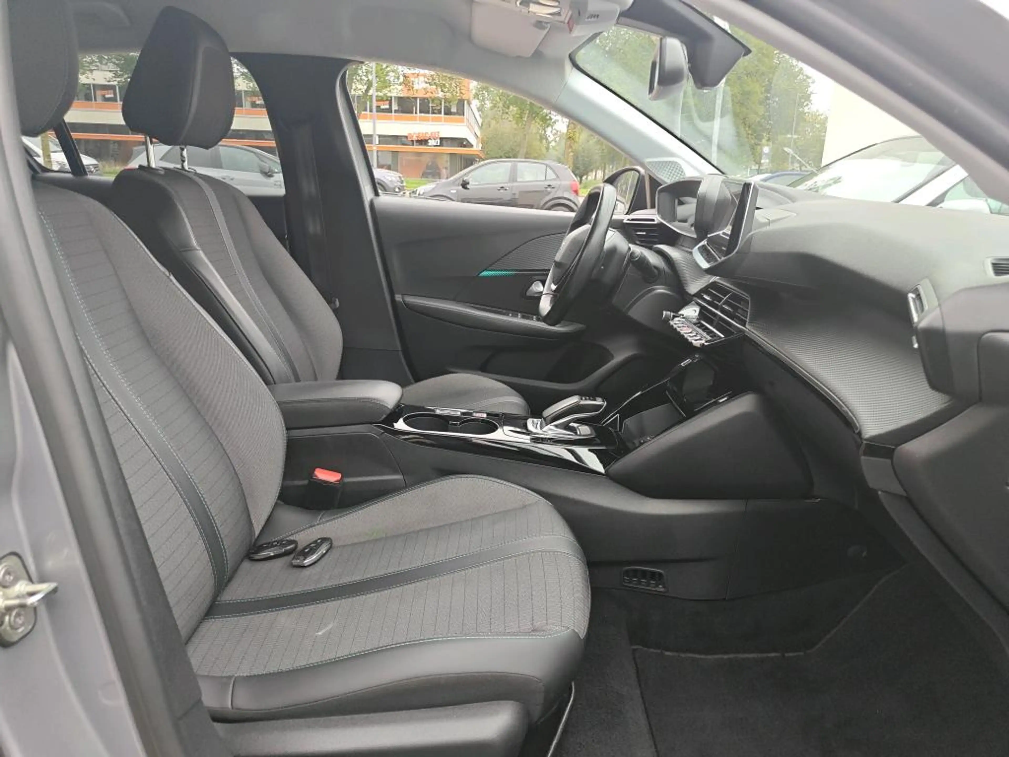 Peugeot e-208 EV Allure Pack 50 kWh | Fase 3 laden | SOH 86,94% — photo 8