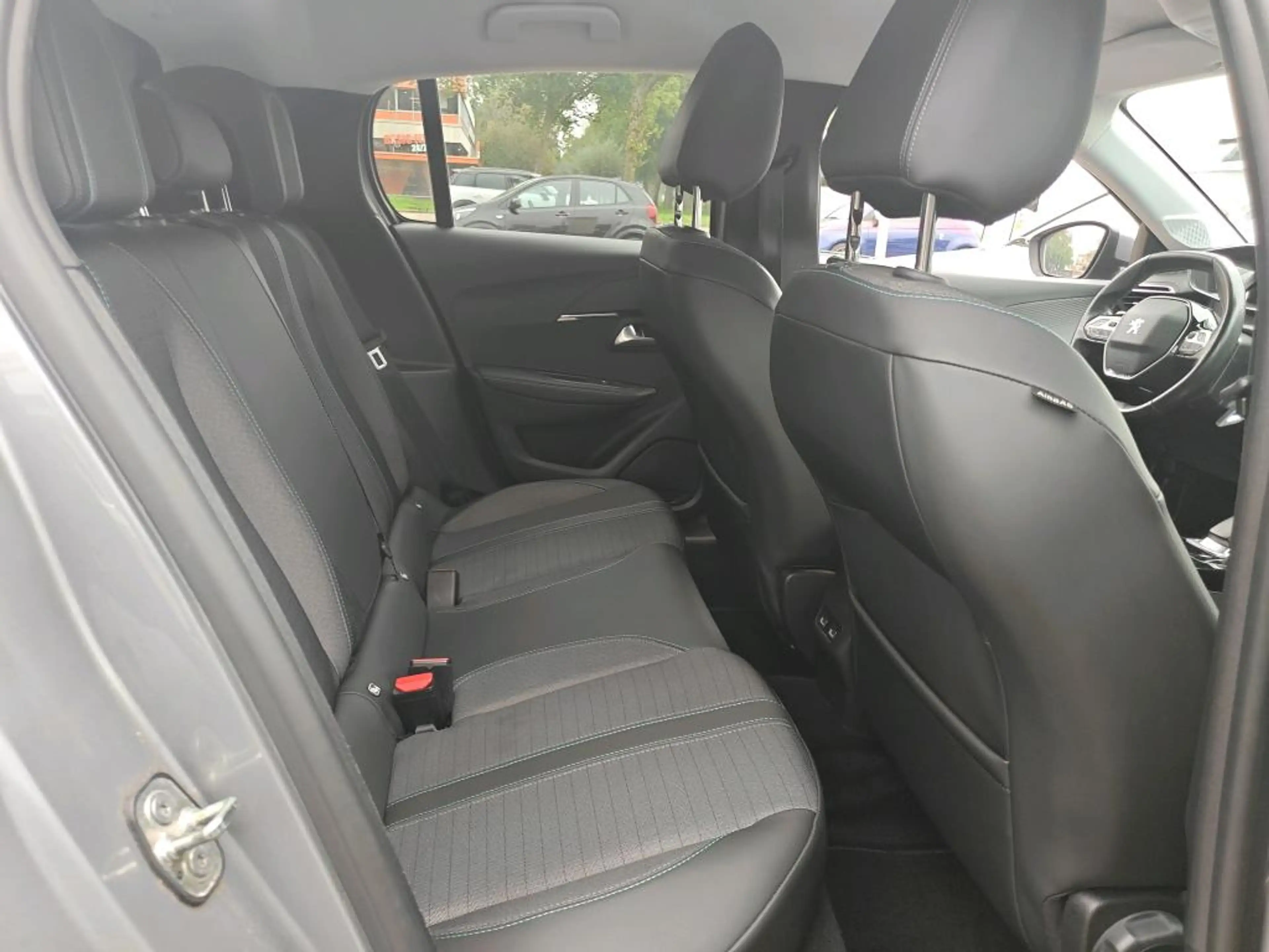 Peugeot e-208 EV Allure Pack 50 kWh | Fase 3 laden | SOH 86,94% — photo 9