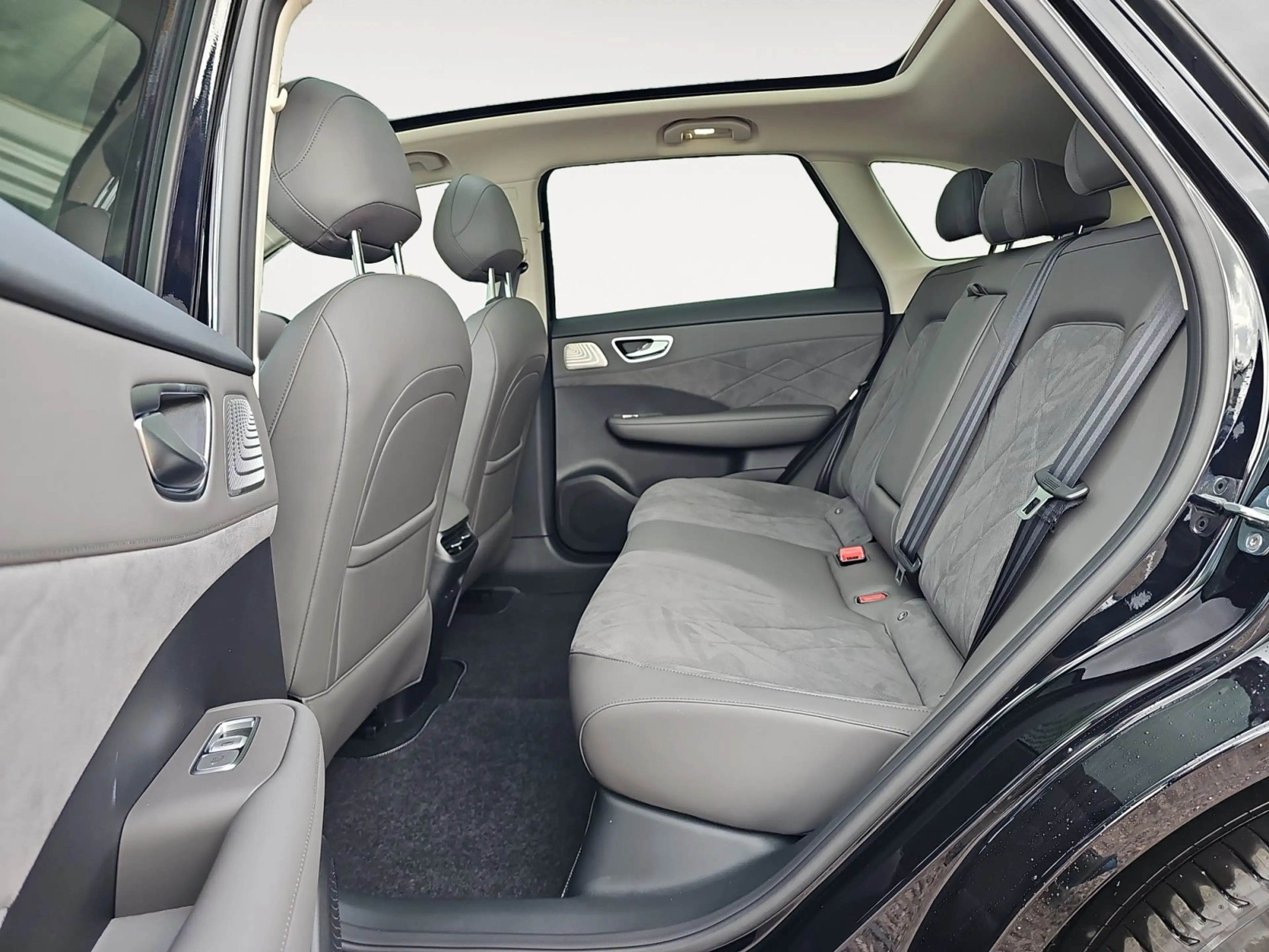 MG MGS6 EV S6 EV Luxury 360 4xSHZ ACC AUT Bel.Sitz PANO — photo 8