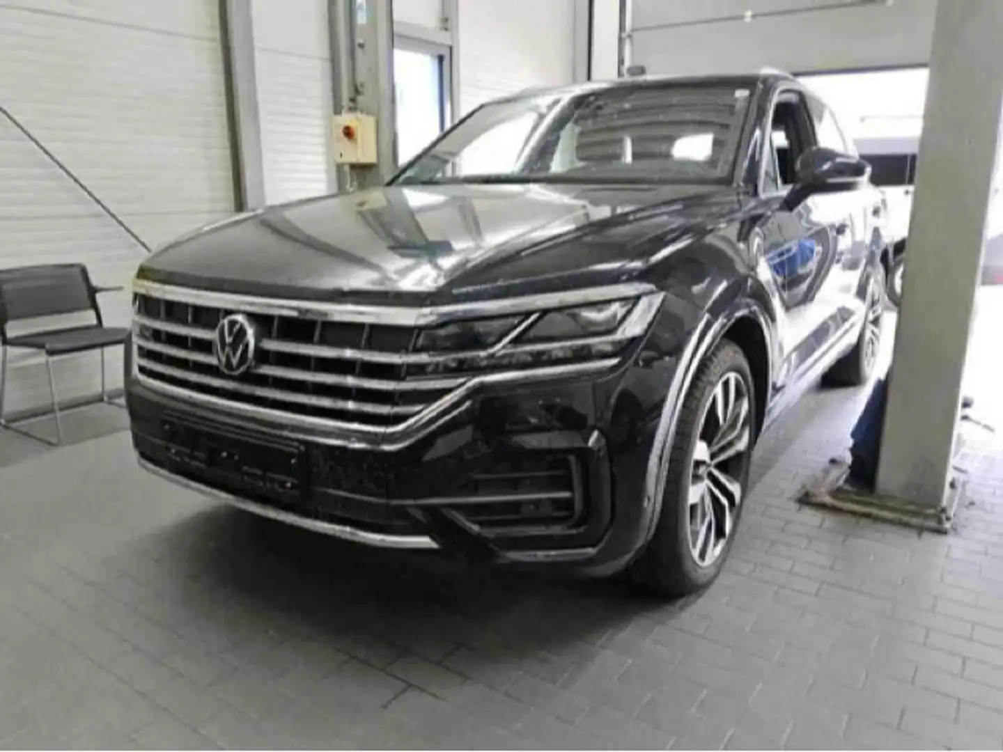 Volkswagen Touareg 3.0 TDI 4Motion R-Line Navi Leder IQ.Lig Schwarz - 2