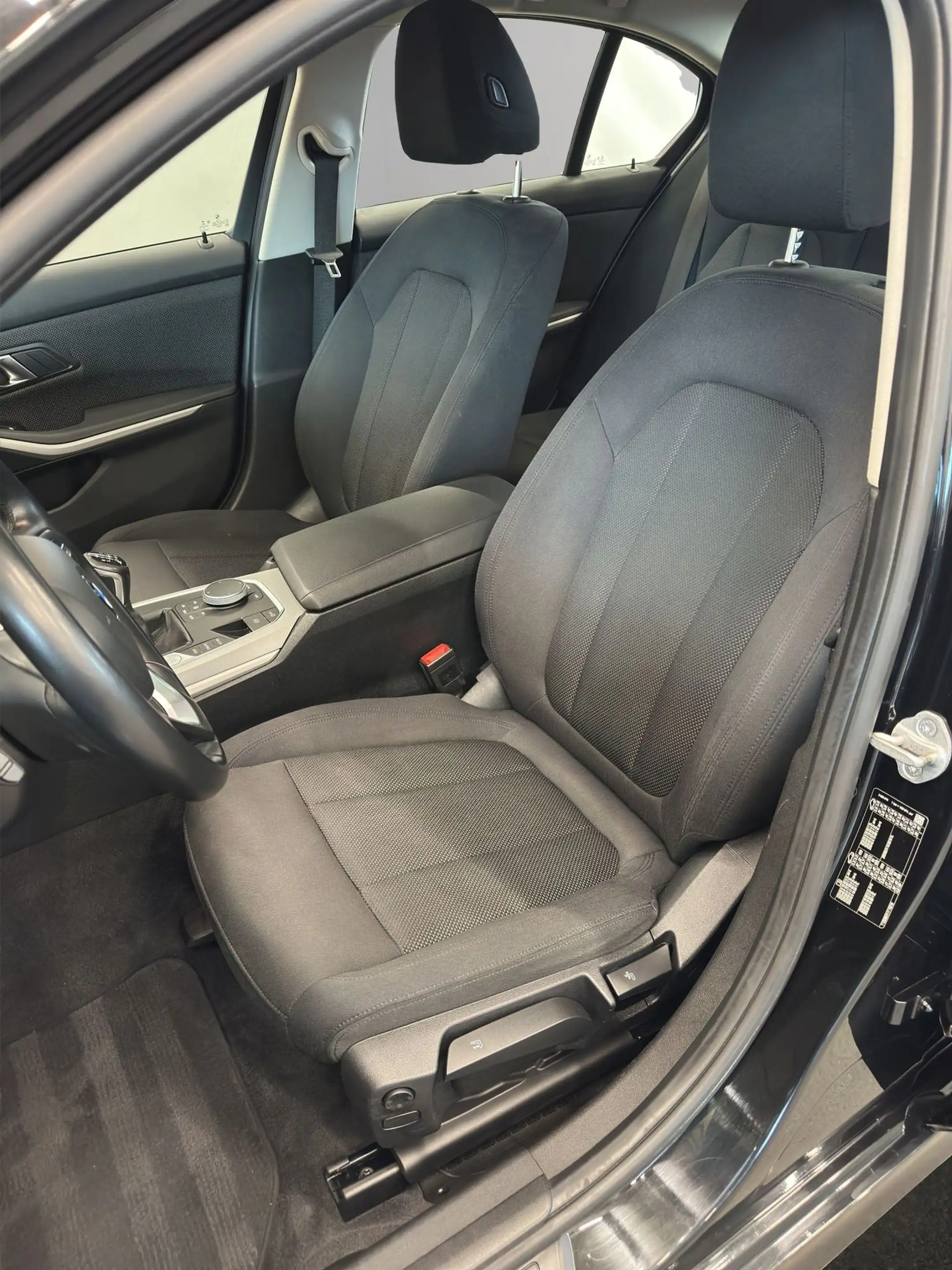 BMW 318 d Advantage Navi LED Kamera — photo 14