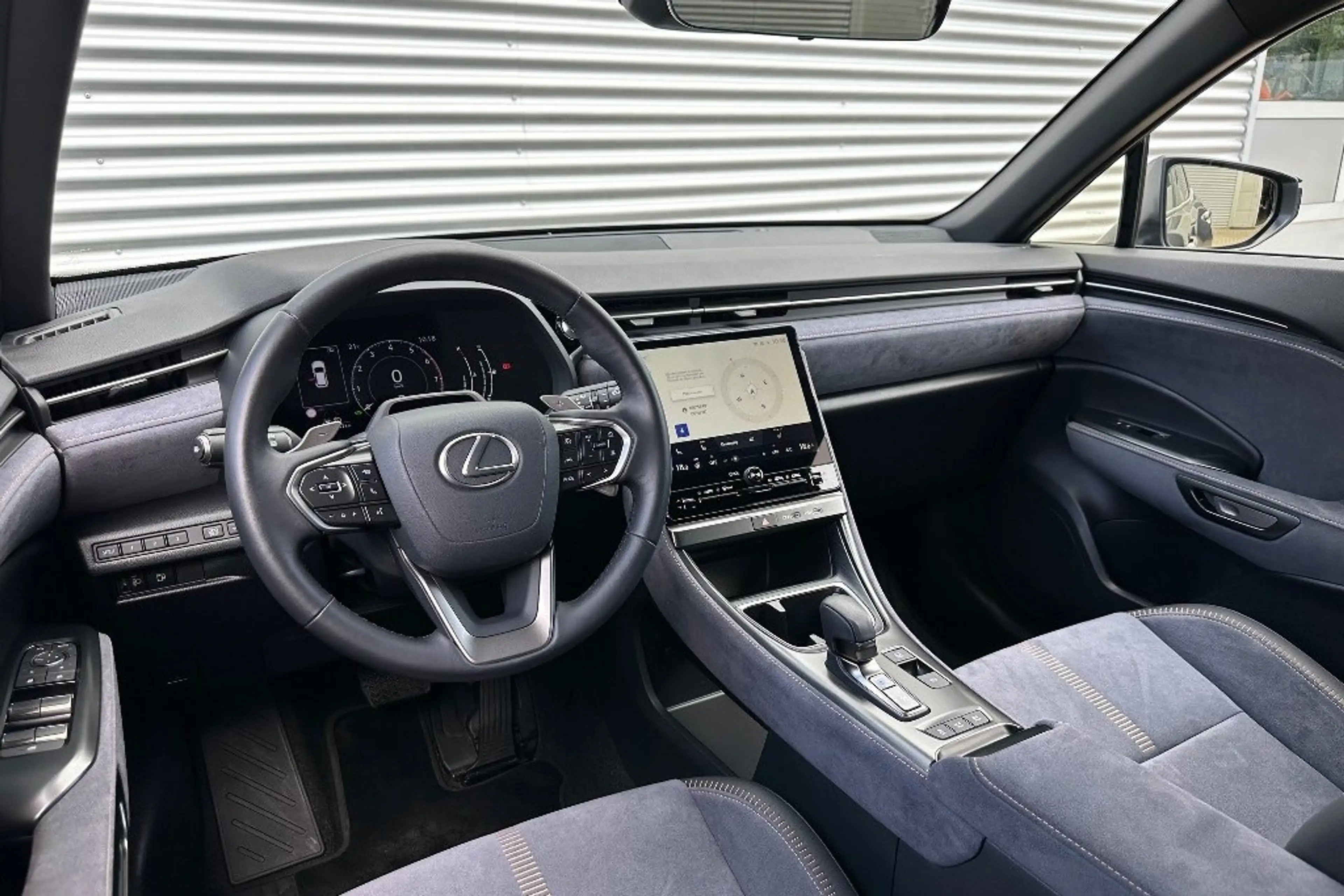 Lexus LBX Cool 2WD Two-Tone 7.581 Km! — photo 9