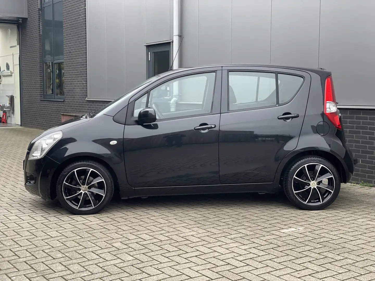 Suzuki Splash 1.2 AUTOMAAT COMFORT RIJKLAAR Zwart - 2