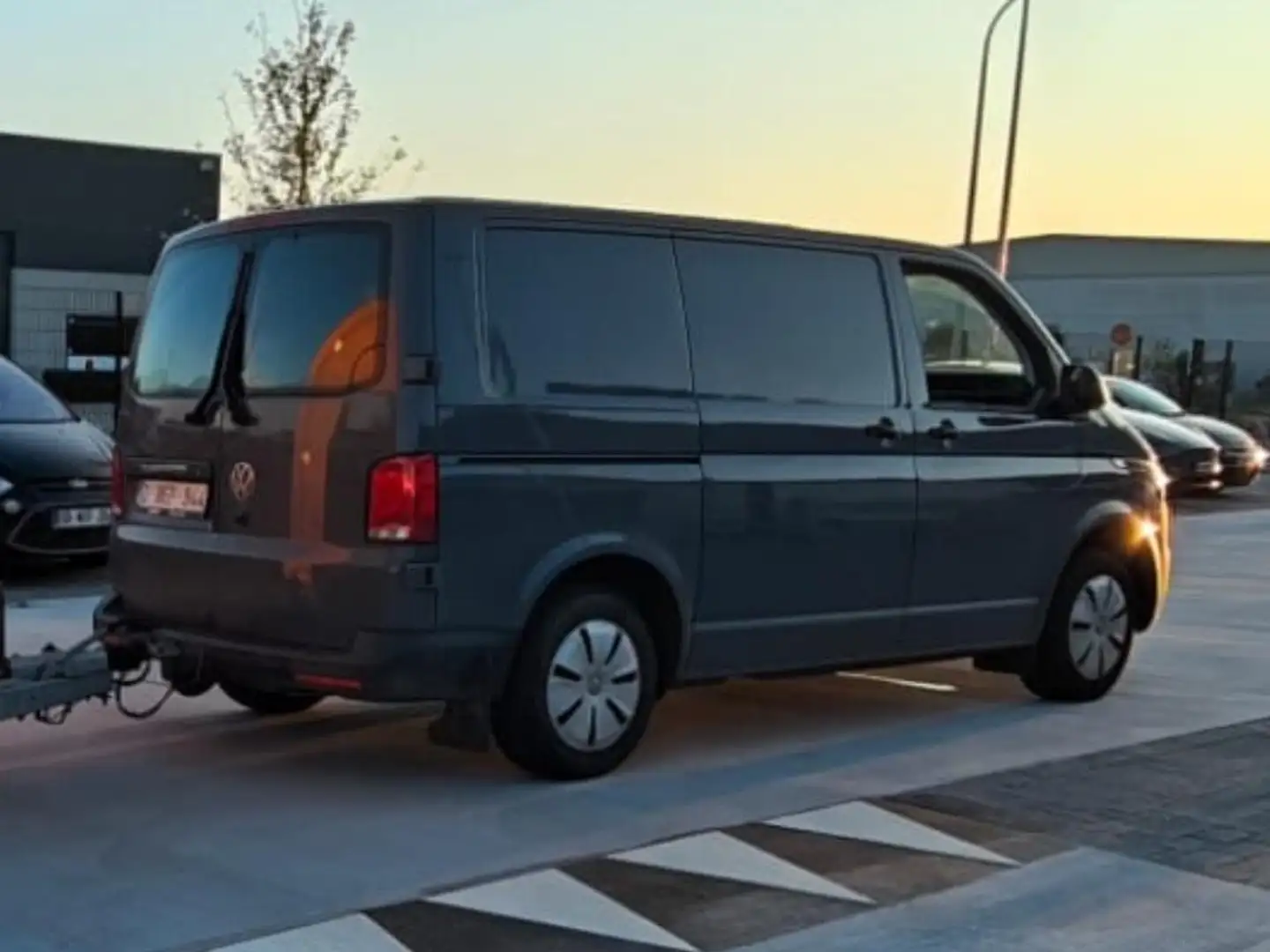 Volkswagen T6.1 Transporter T6.1 Van KW 2,0 TDI 110pk 5v Grijs - 2