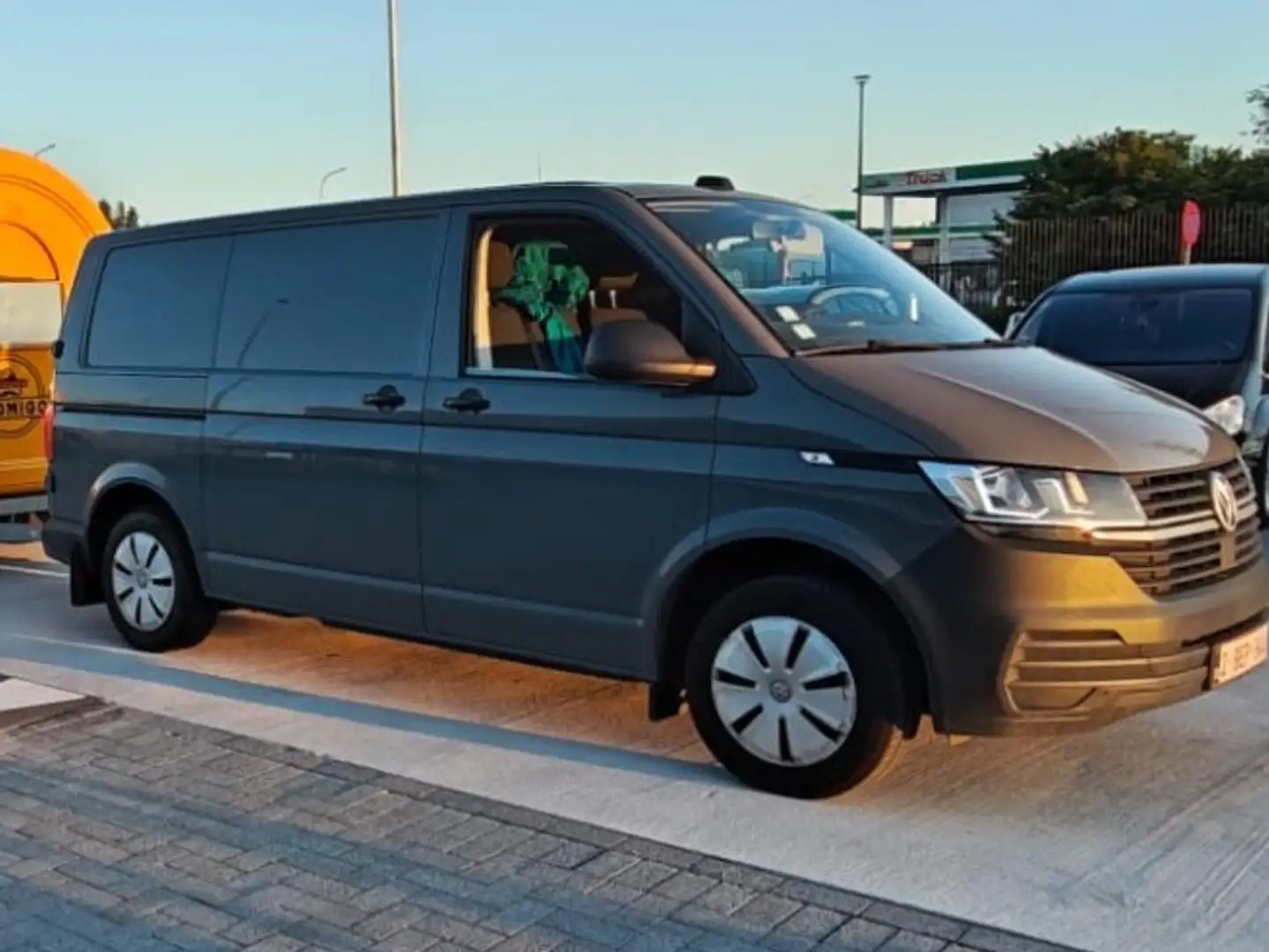Volkswagen T6.1 Transporter T6.1 Van KW 2,0 TDI 110pk 5v Grijs - 1