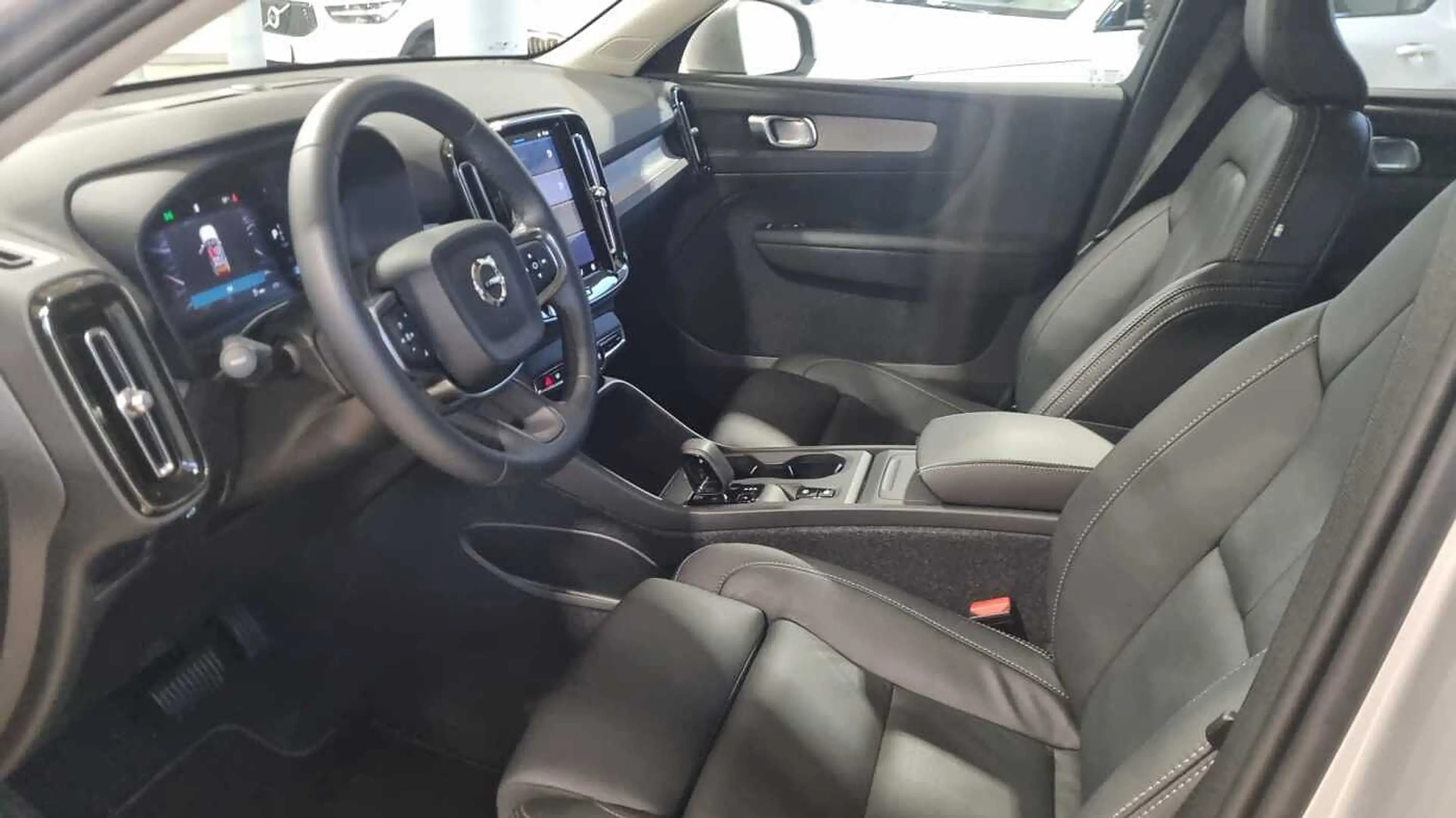 Volvo XC40 B3 Mild hybrid, Benz, leder !! 3 jaar waarborg — photo 9