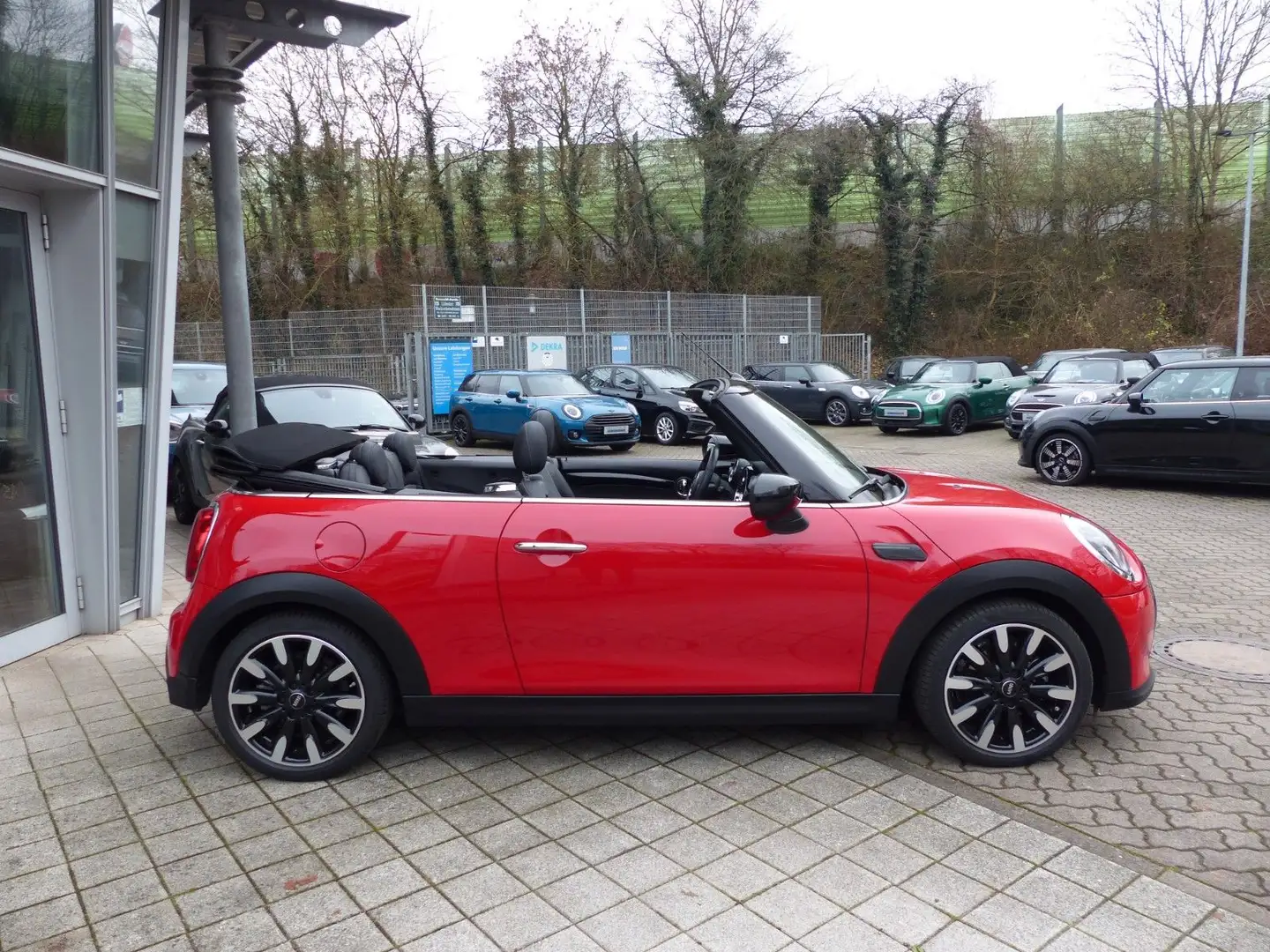 MINI Cooper Cabrio Aut. "Classic Trim" , Apple CP uvm Rot - 2