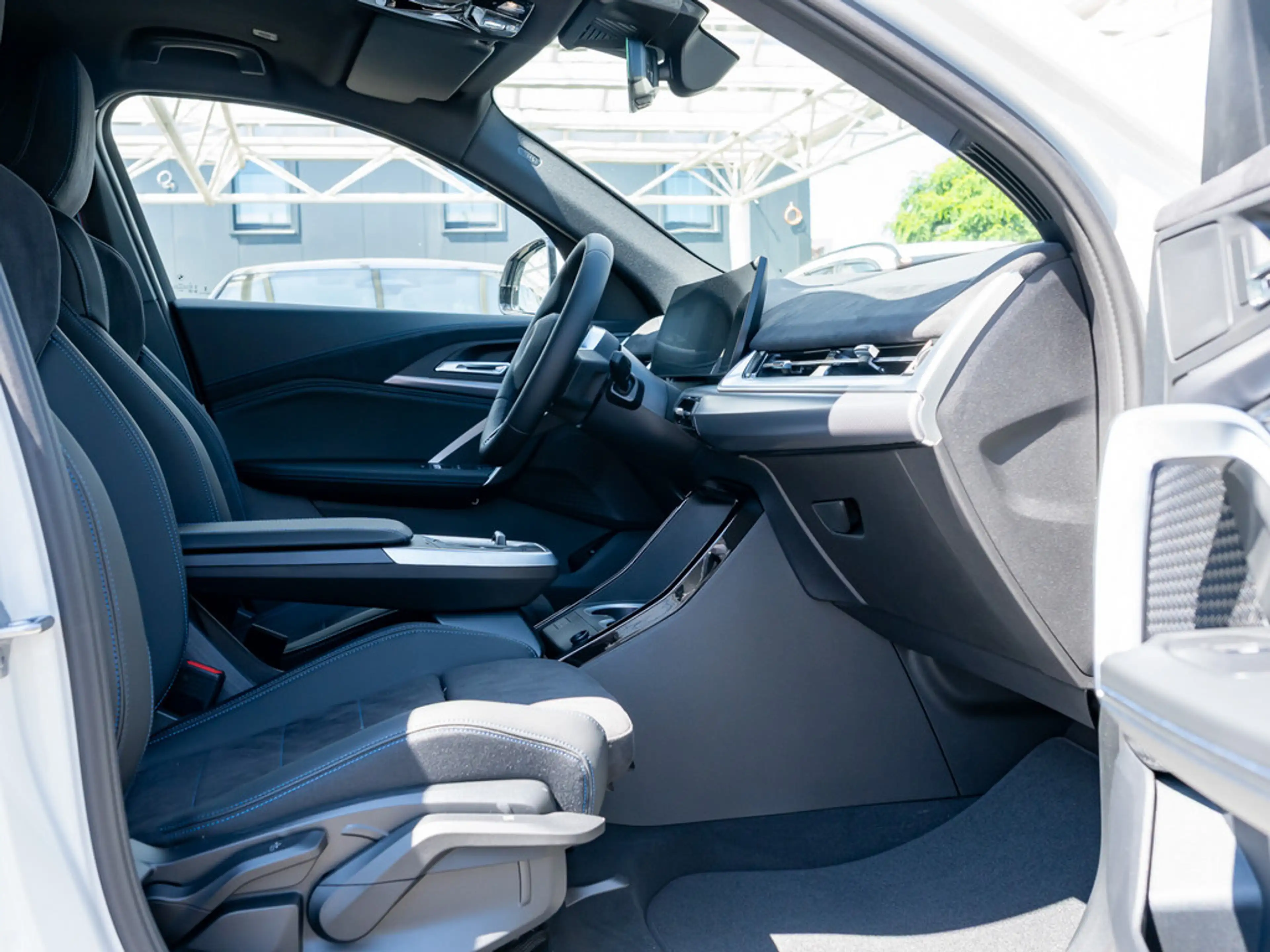 BMW iX2 eDrive20 M-Sport Pro LED AHK NAVI KAMERA — photo 6