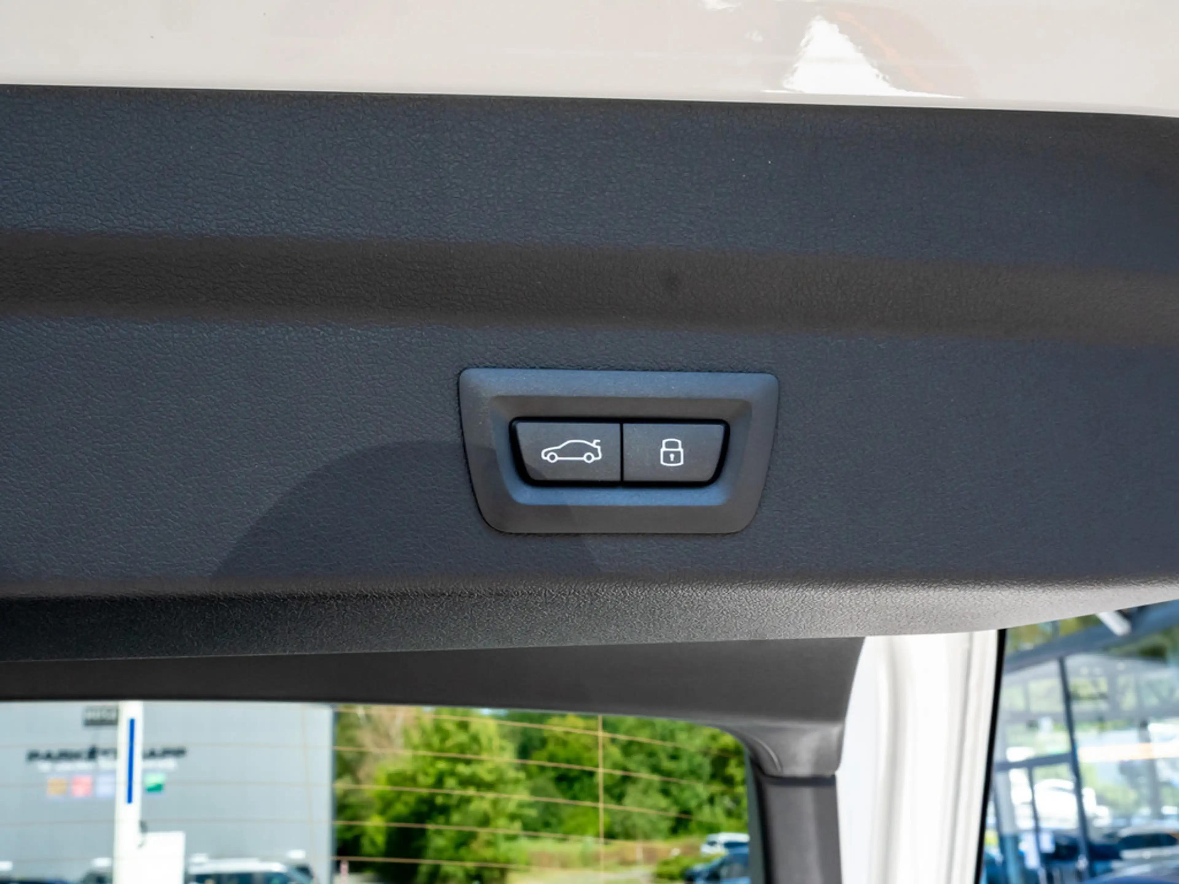 BMW iX2 eDrive20 M-Sport Pro LED AHK NAVI KAMERA — photo 10
