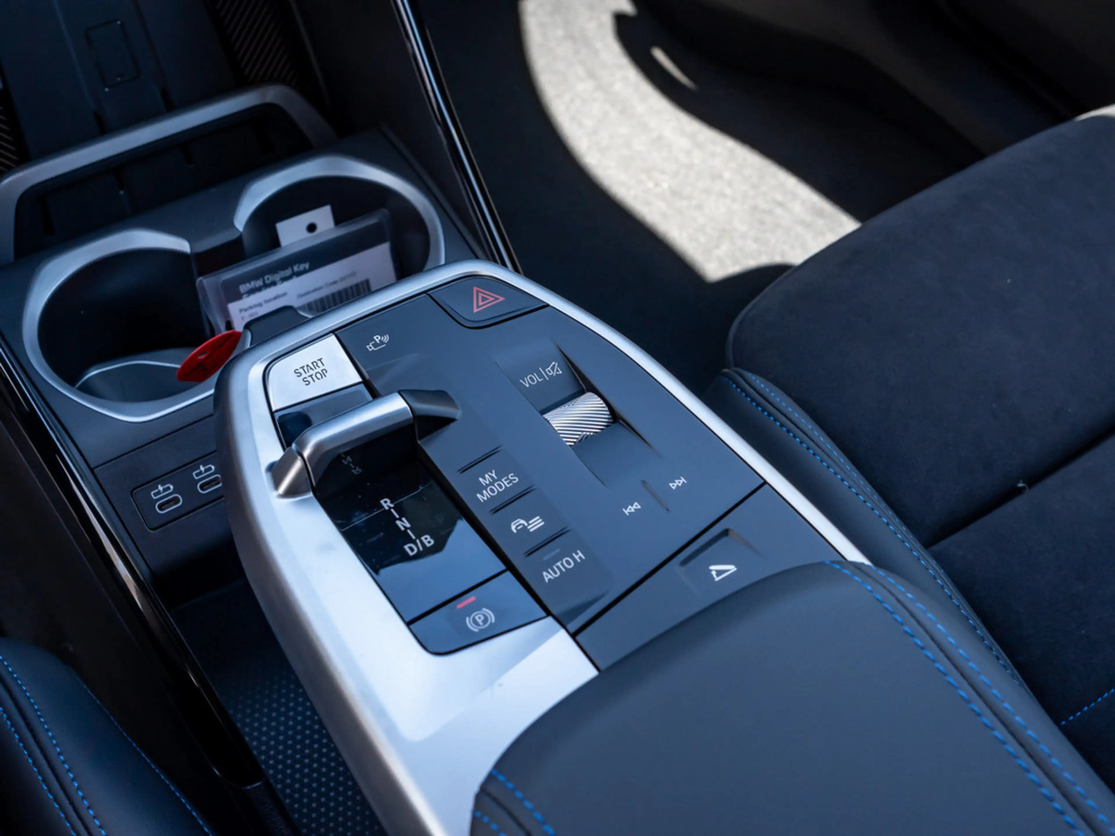 BMW iX2 eDrive20 M-Sport Pro LED AHK NAVI KAMERA — photo 14