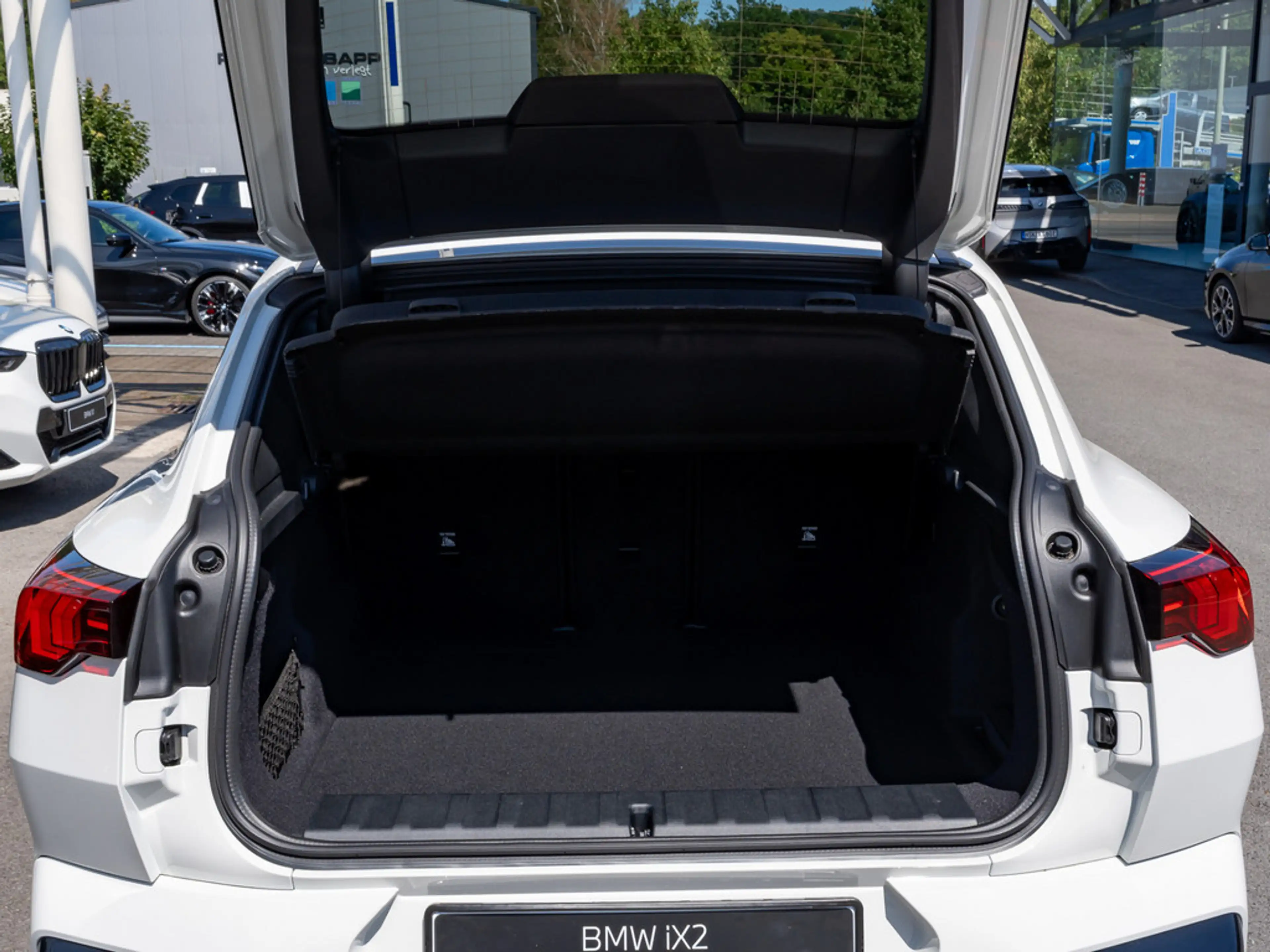 BMW iX2 eDrive20 M-Sport Pro LED AHK NAVI KAMERA — photo 9