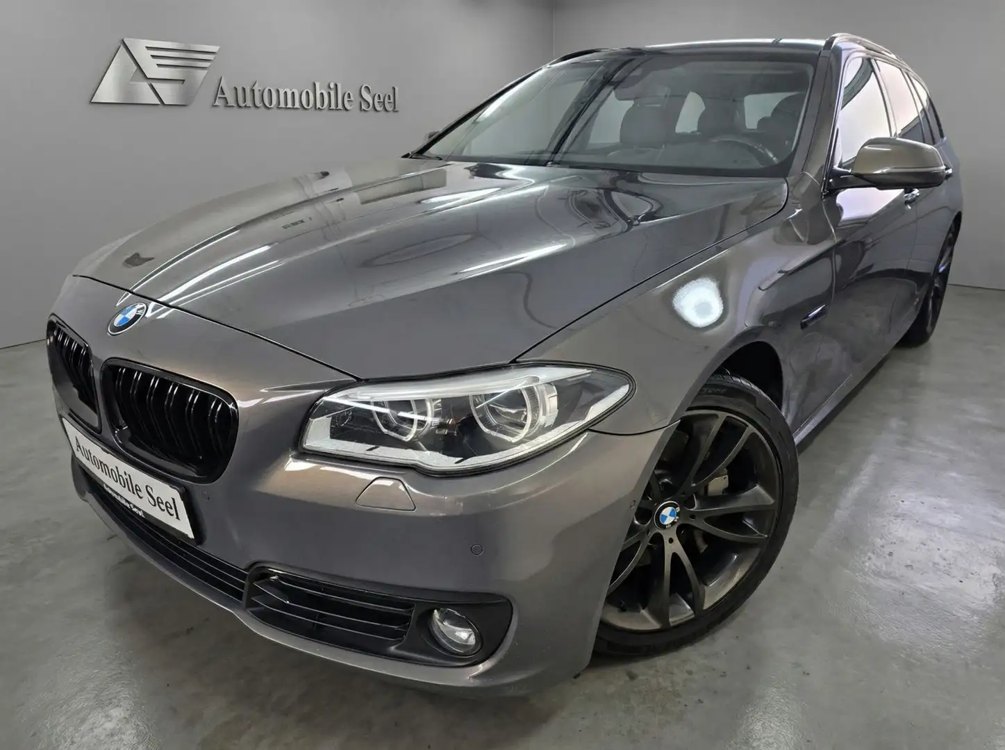 BMW 530 d Touring Luxury Line*Navi*LED*Leder* Gris - 1