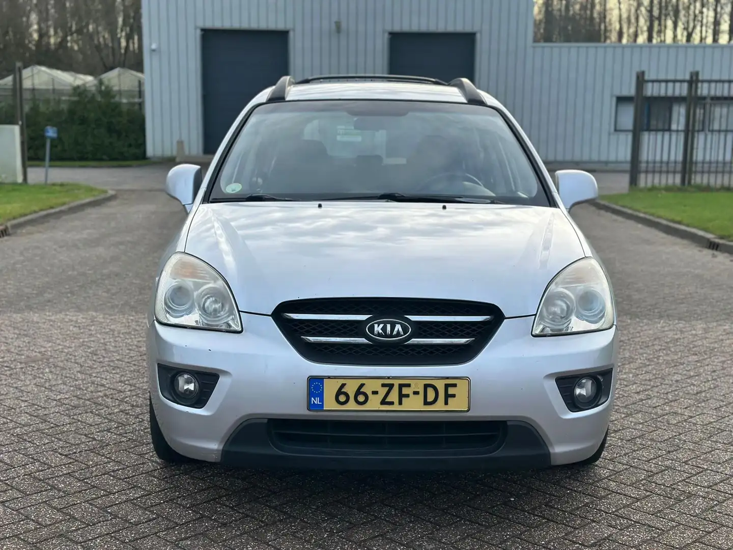 Kia Carens 2.0 CVVT X-ecutive/AIRCO/CRUISE/PARKEERSENS ACHTER Grau - 2