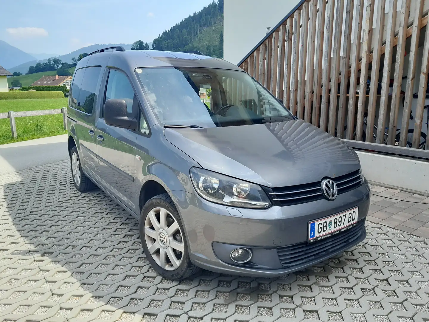 Volkswagen Caddy Caddy Kombi Country 2,0 TDI DPF 4MOTION Country Grau - 2