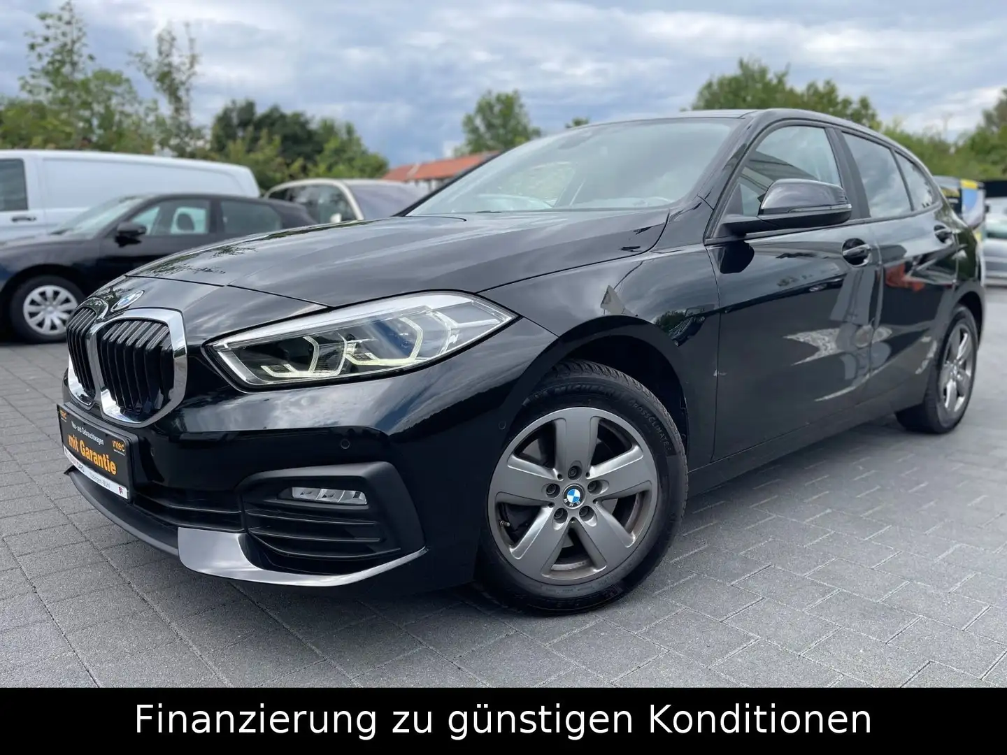 BMW 118 i Advantage *LIVE-COCKPIT*AUTOMATIK*NAVI* Schwarz - 1