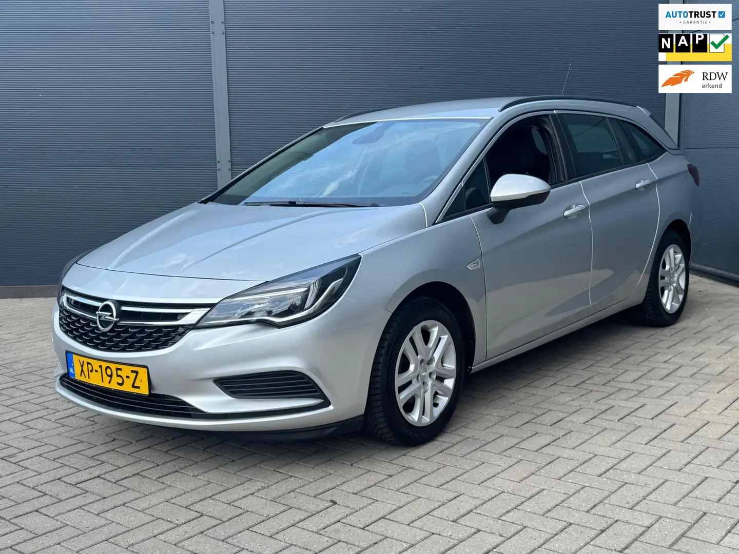 Opel Astra Sports Tourer 1.0 Turbo / Navi / Nap / Trekhaak Grijs - 1