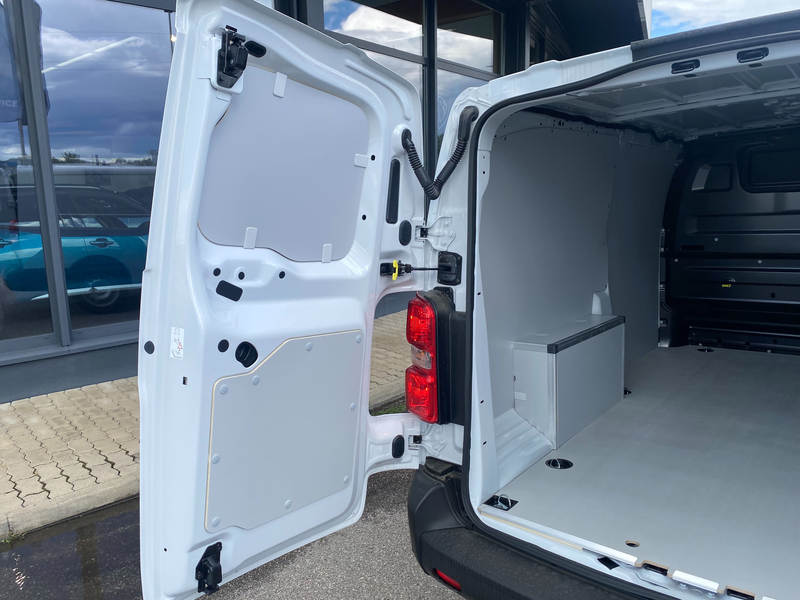 Citroen Jumpy Länge XL Diesel 120 Manuell — photo 11
