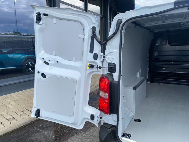 Citroen Jumpy Länge XL Diesel 120 Manuell — photo 12