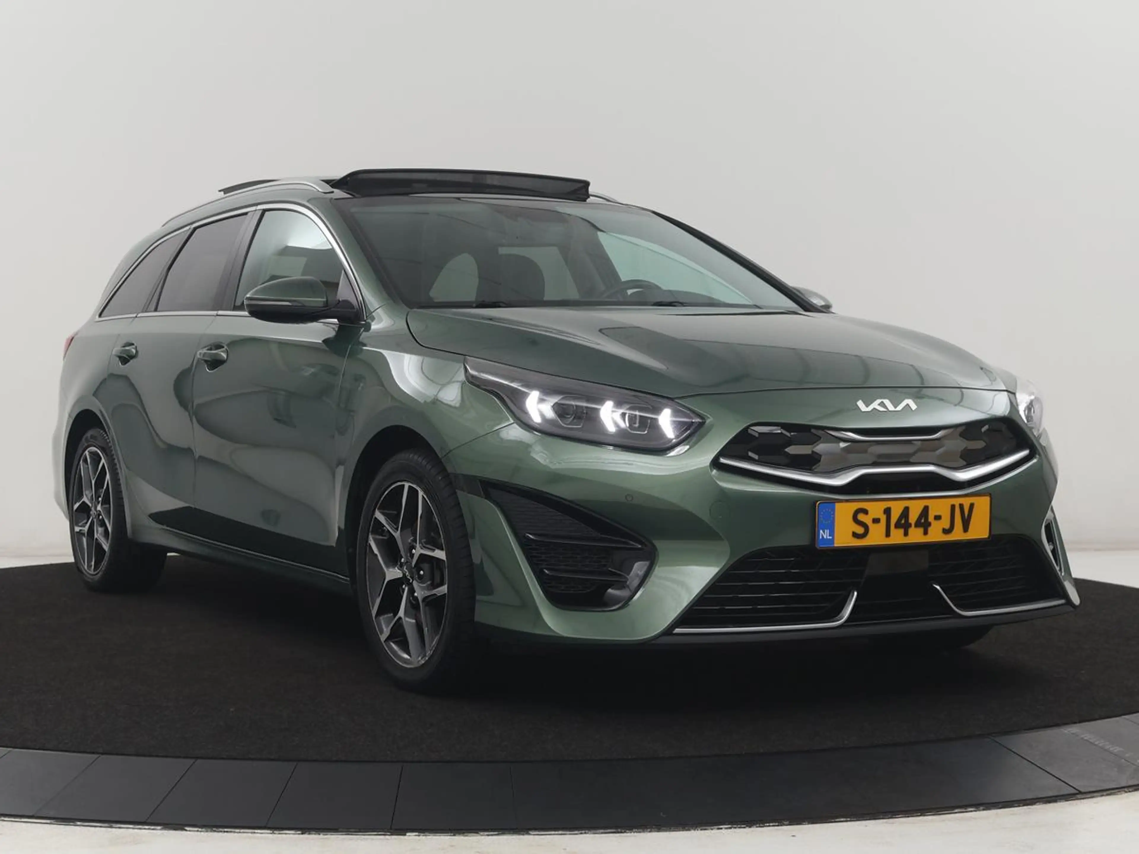 Kia Ceed SW / cee'd SW Sportswagon 1.6 GDI PHEV ExecutiveLine | Pano.Dak — photo 44