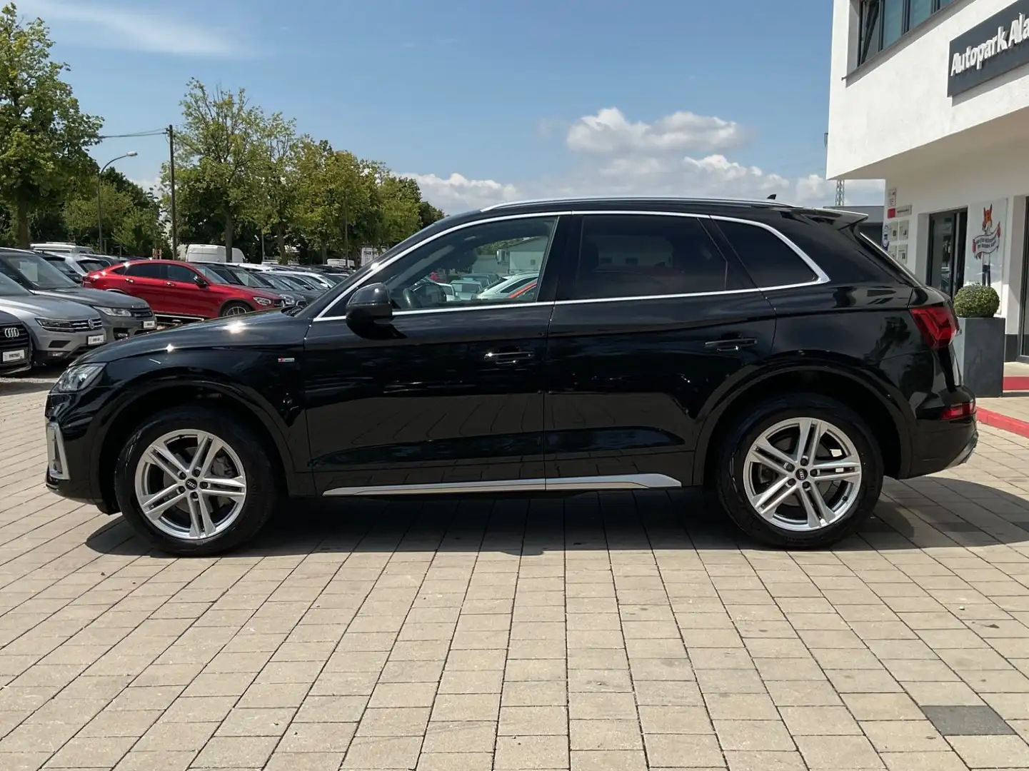 Audi Q5 40 TDI quattro S line AHK LED RFK Temp ViCo Zwart - 2