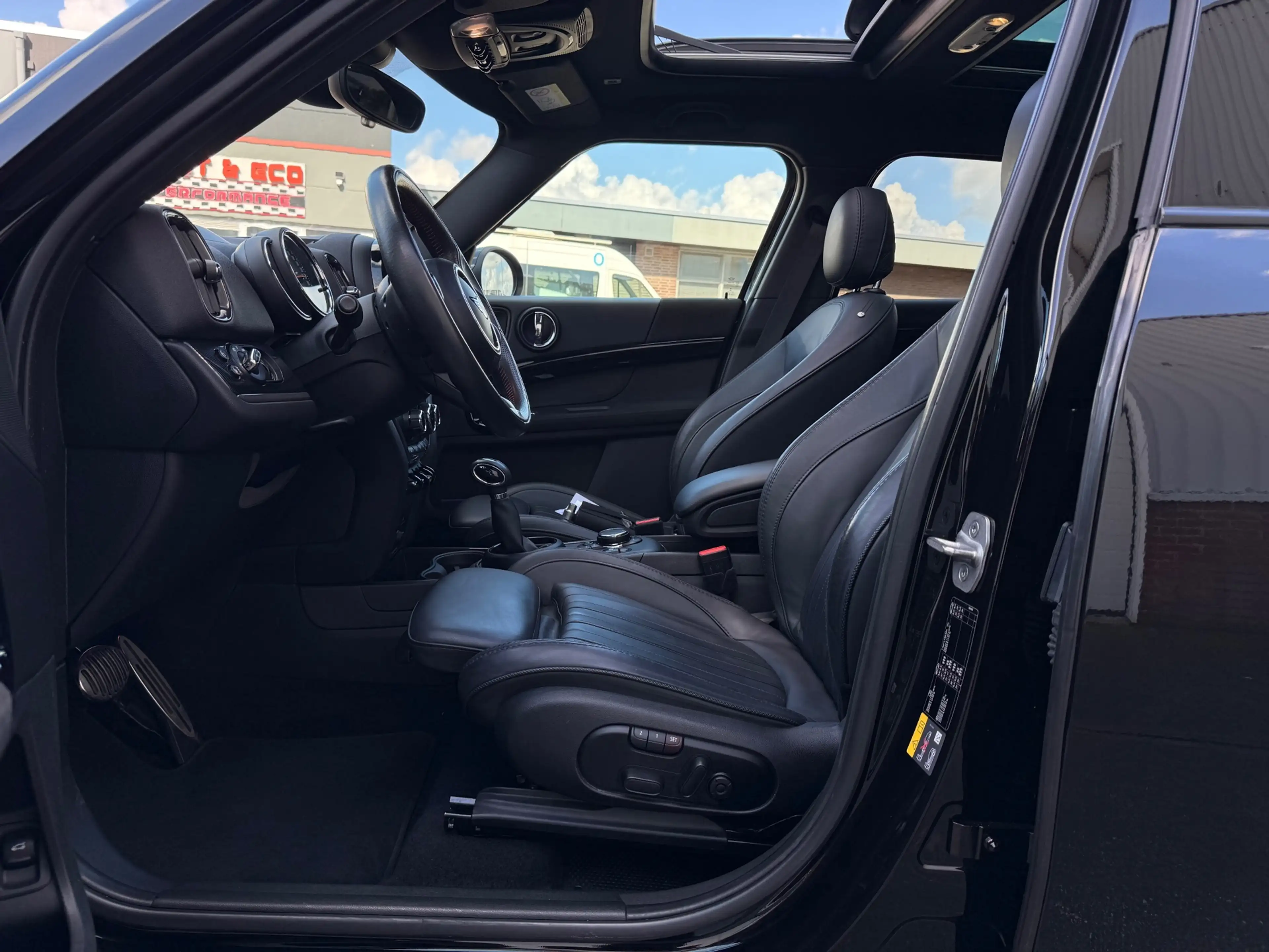 MINI Cooper S Countryman 1.5 PHEV ALL4 2019 JCW PANO LEDER NAP LUXE NAP! — photo 11