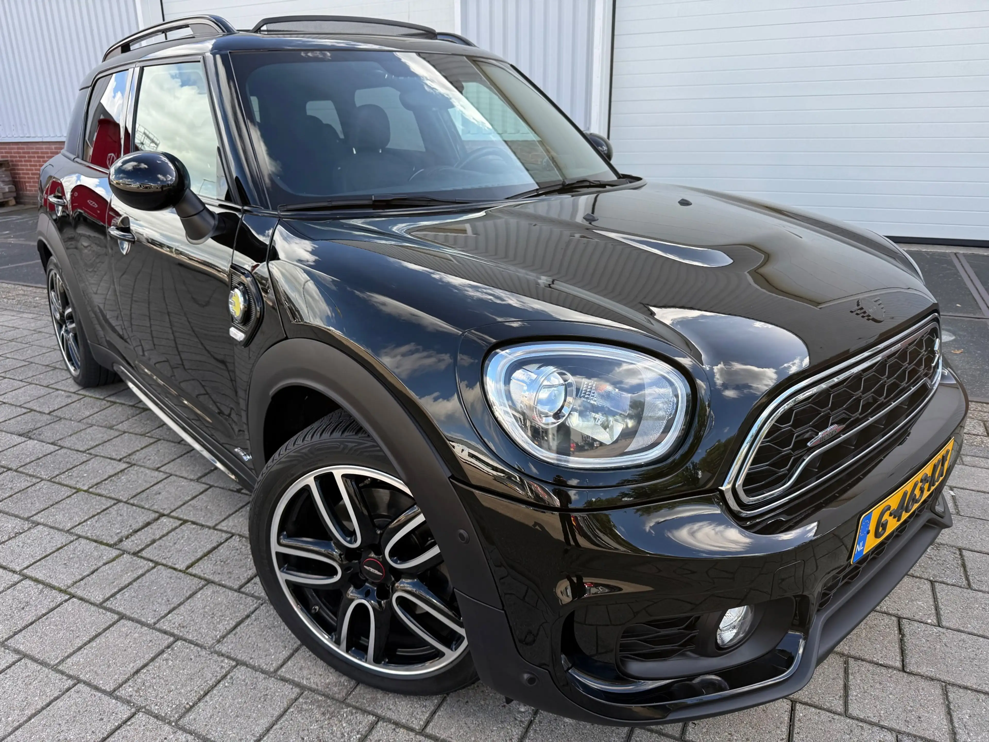 MINI Cooper S Countryman 1.5 PHEV ALL4 2019 JCW PANO LEDER NAP LUXE NAP! — photo 3
