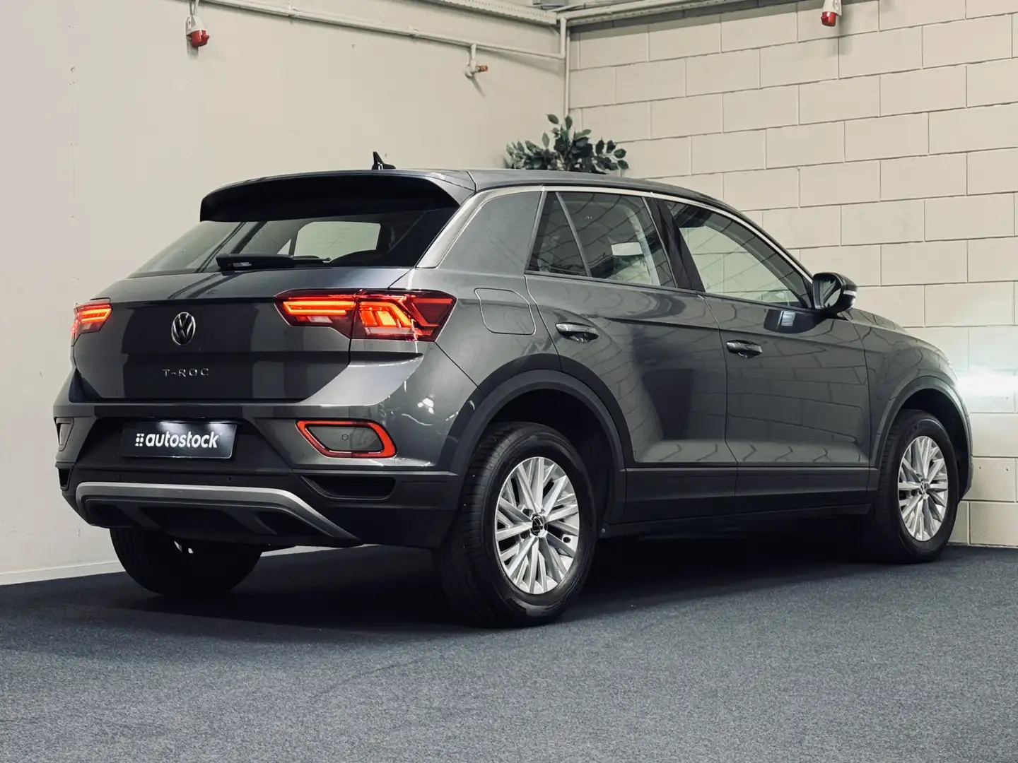 Volkswagen T-Roc 1.0 TSI Edition | Adapt.Cruise | CarPlay | LED Grijs - 2