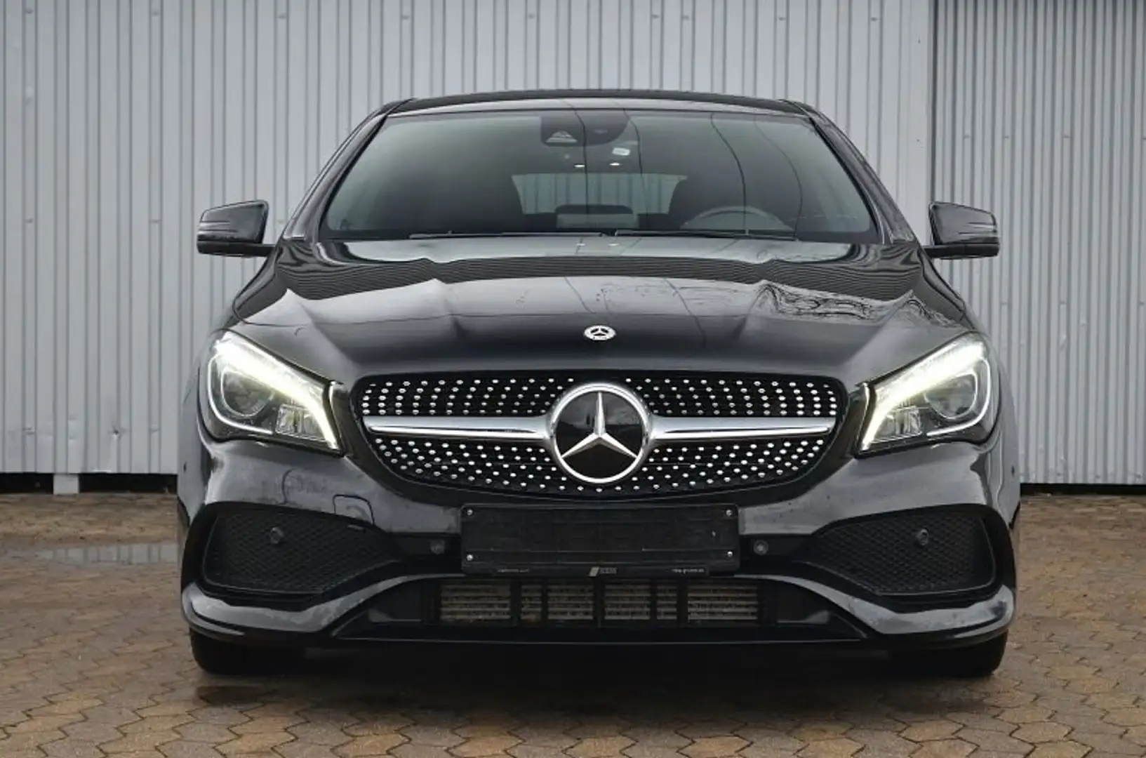 Mercedes-Benz CLA 220 Shooting Brake AMG Line NUR GEWERBE Noir - 2