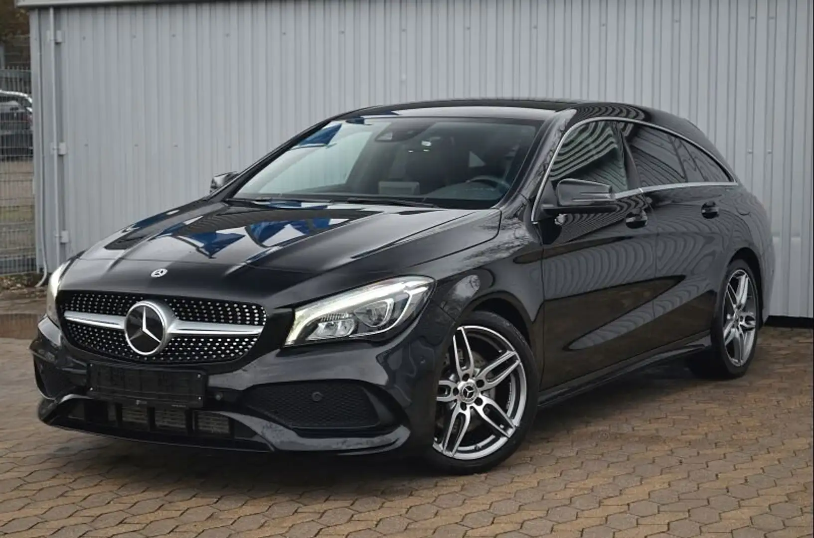 Mercedes-Benz CLA 220 Shooting Brake AMG Line NUR GEWERBE Noir - 1
